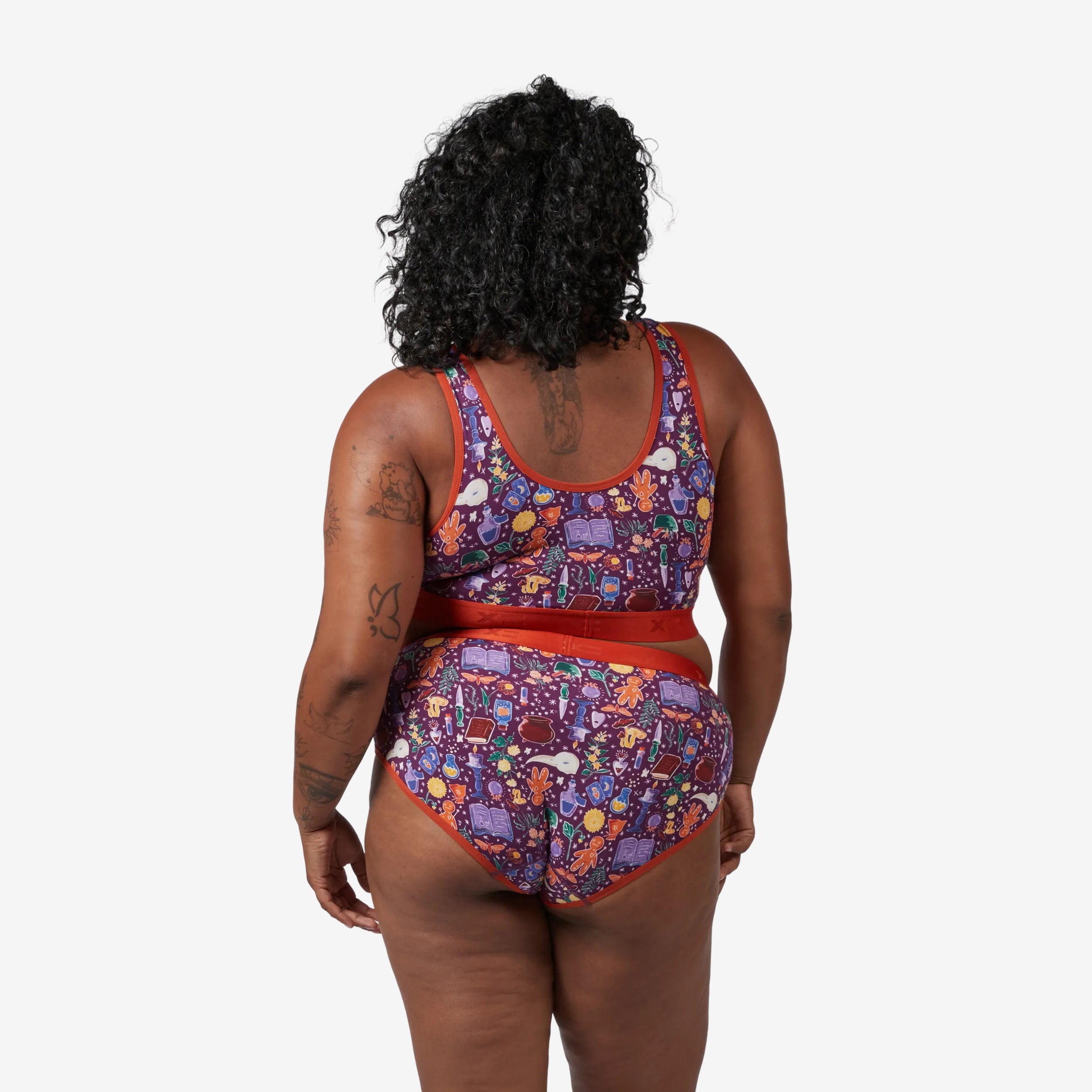 Model: Maliyah is 5'7" and wears a 2X