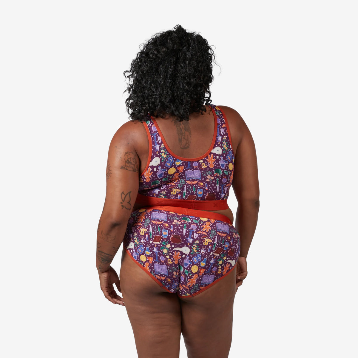 Model: Maliyah is 5'7" and wears a 2X