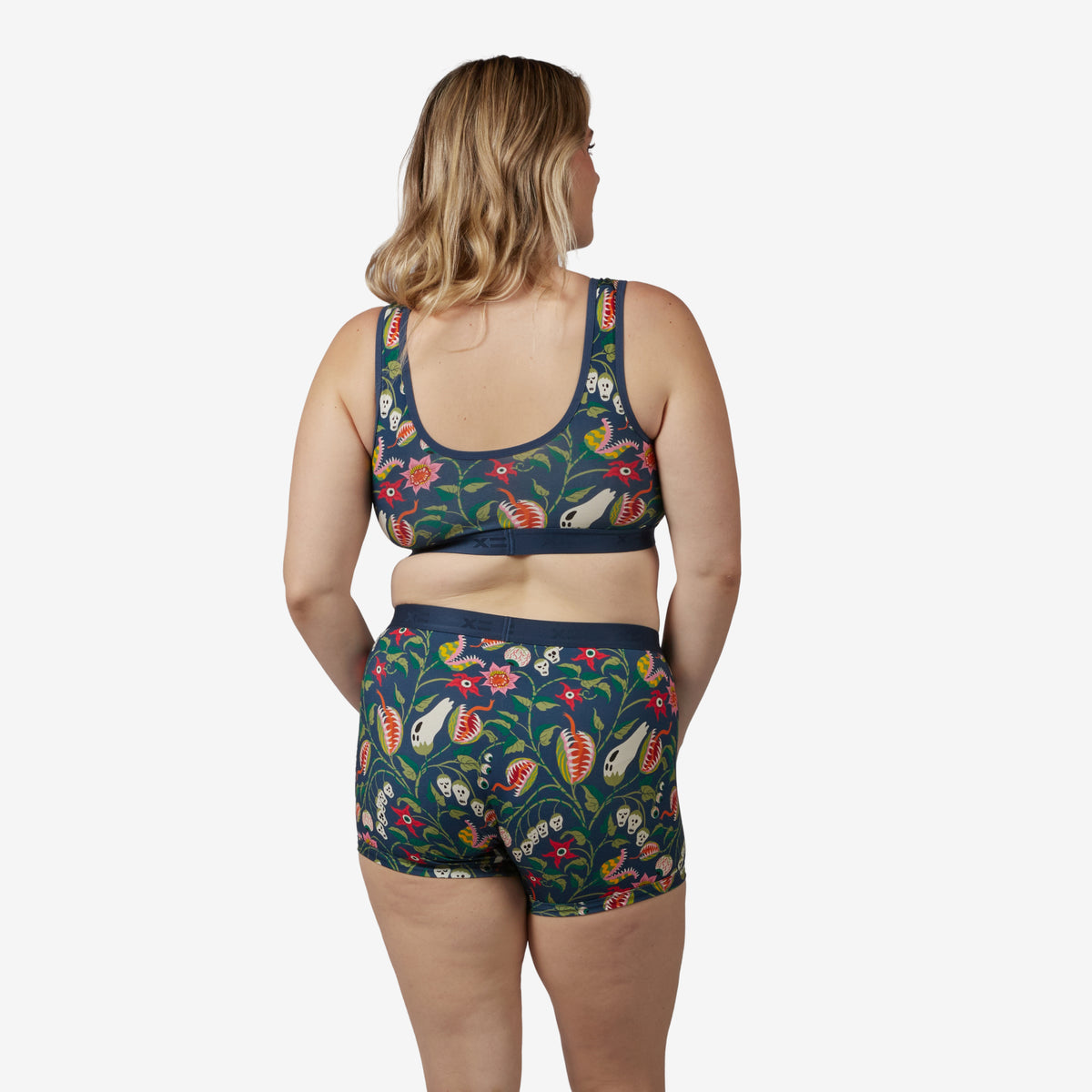 Model: Natalie is 5'11" and wears a Medium