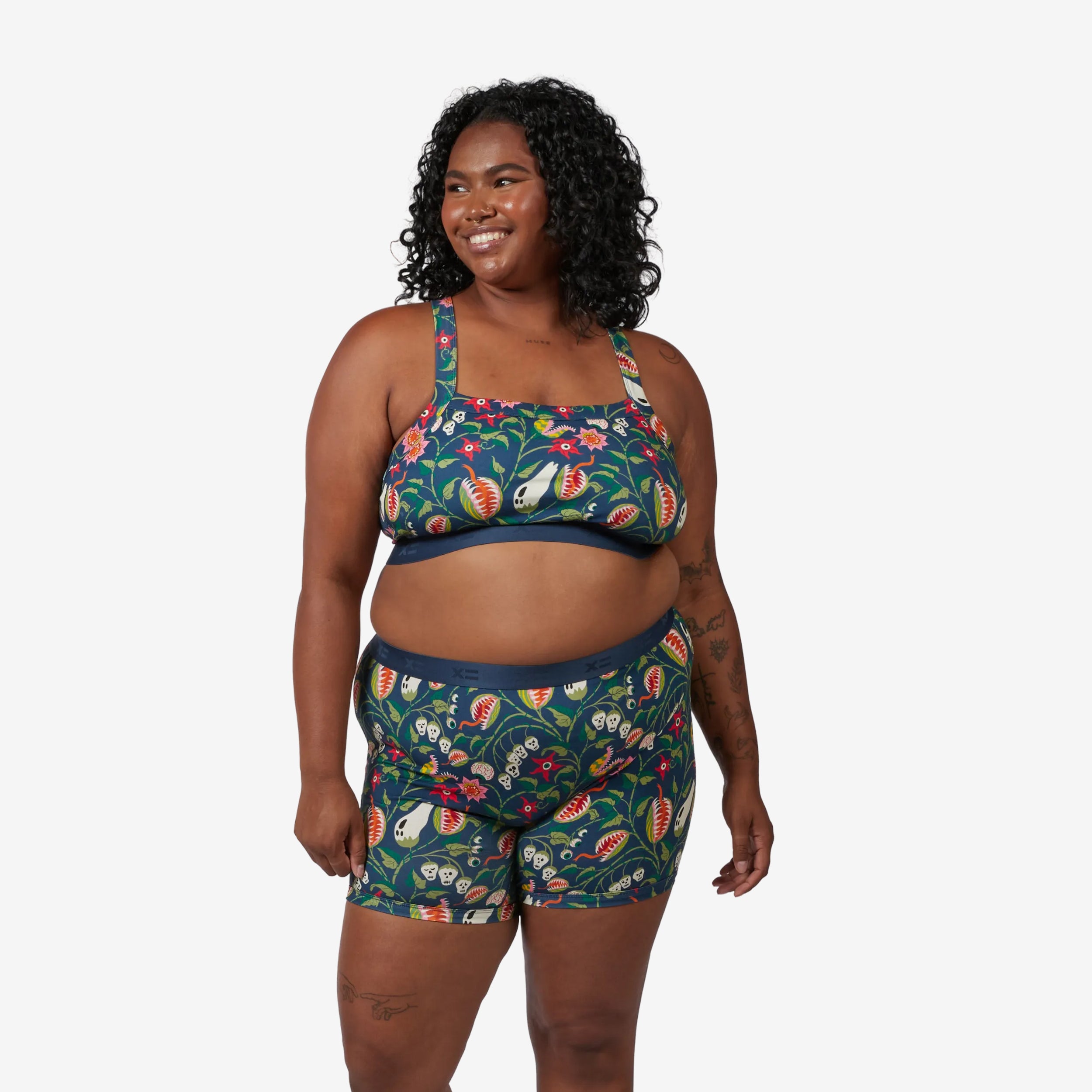 Model: Maliyah is 5'7" and wears a 2X