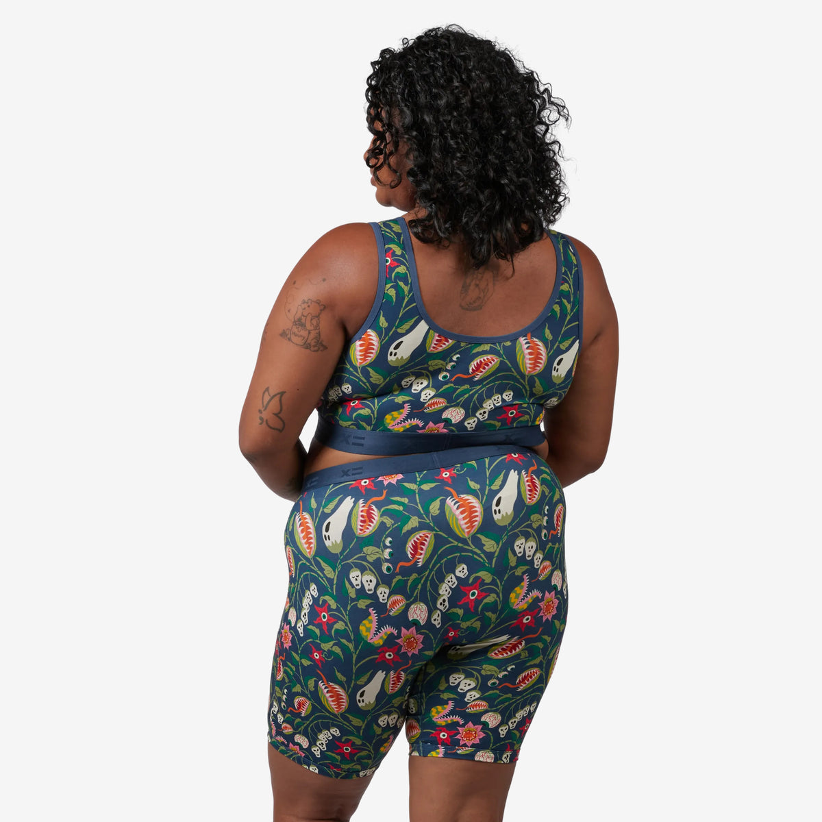 Model: Maliyah is 5'7" and wears a 2X