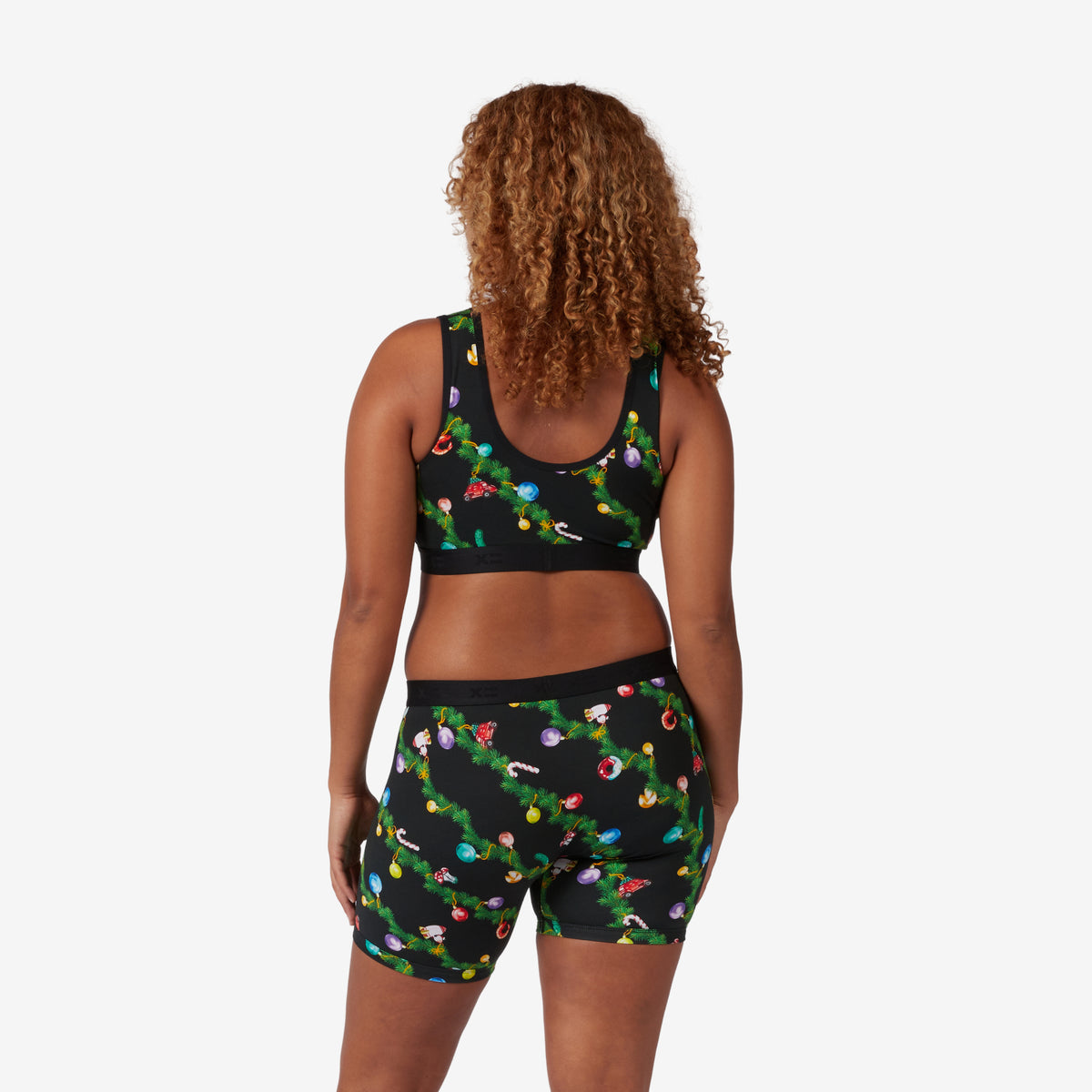 Model: Neveah is 5'7" and wears a Medium