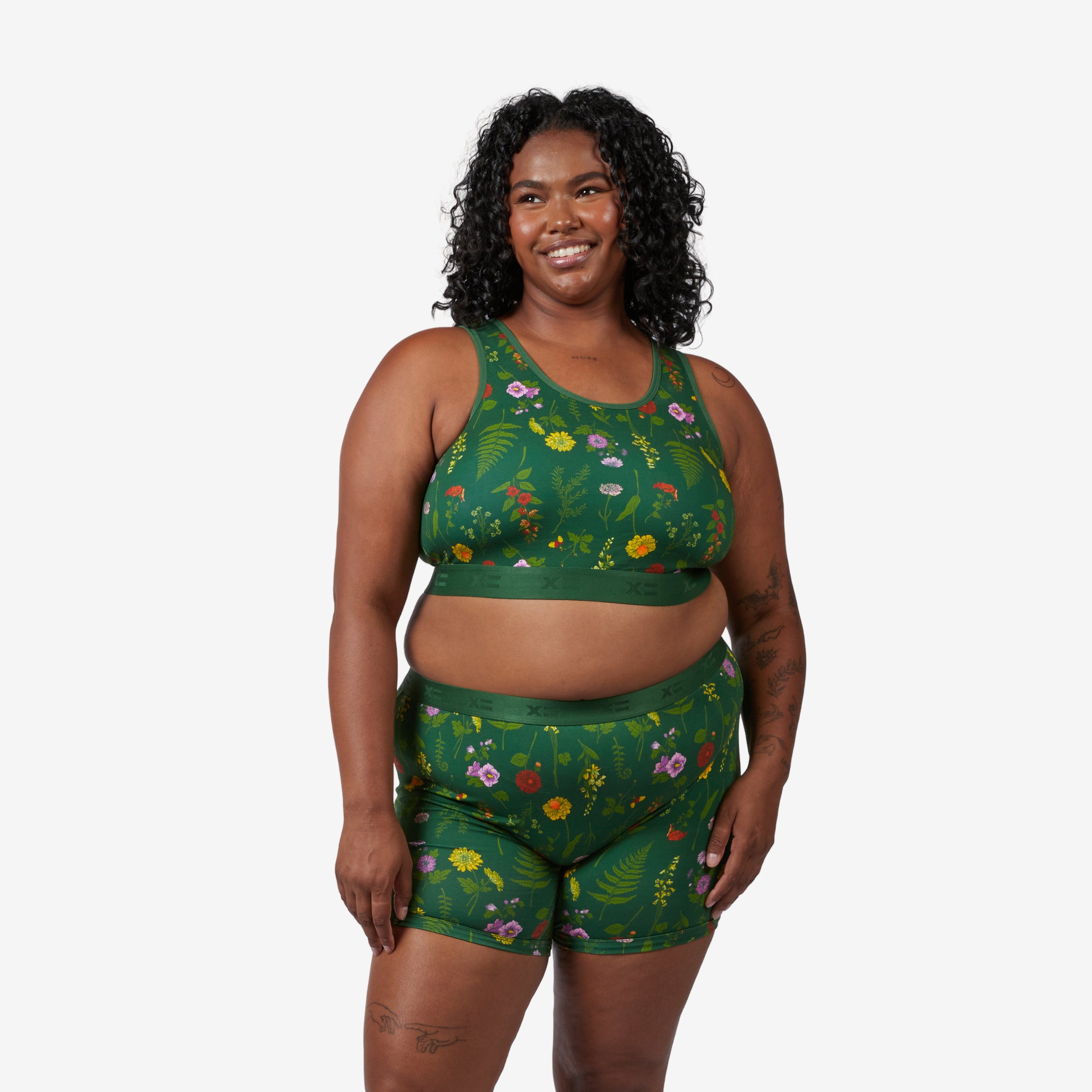 Model: Maliyah is 5'7" and wears a 2X