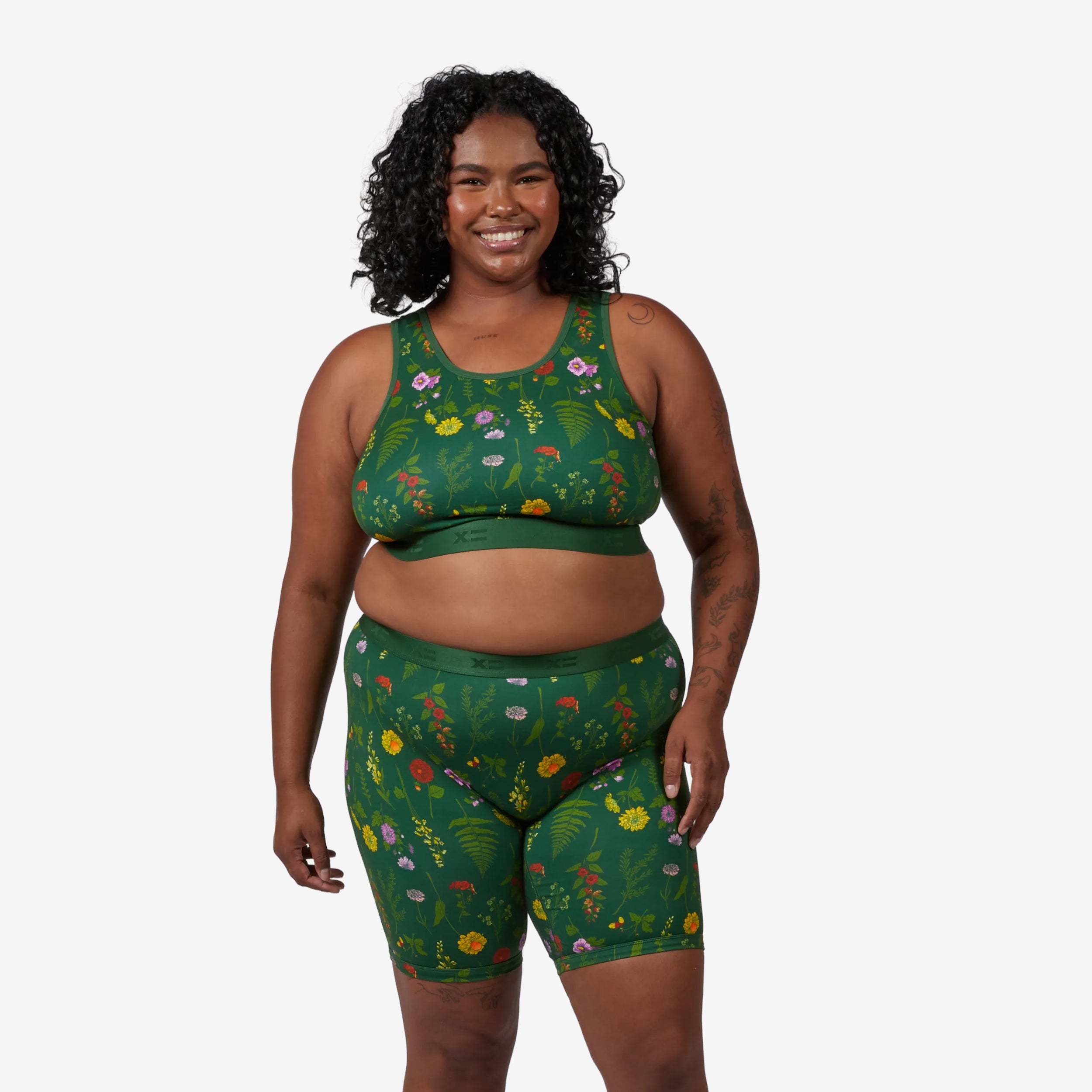 Model: Maliyah is 5'7" and wears a 2X