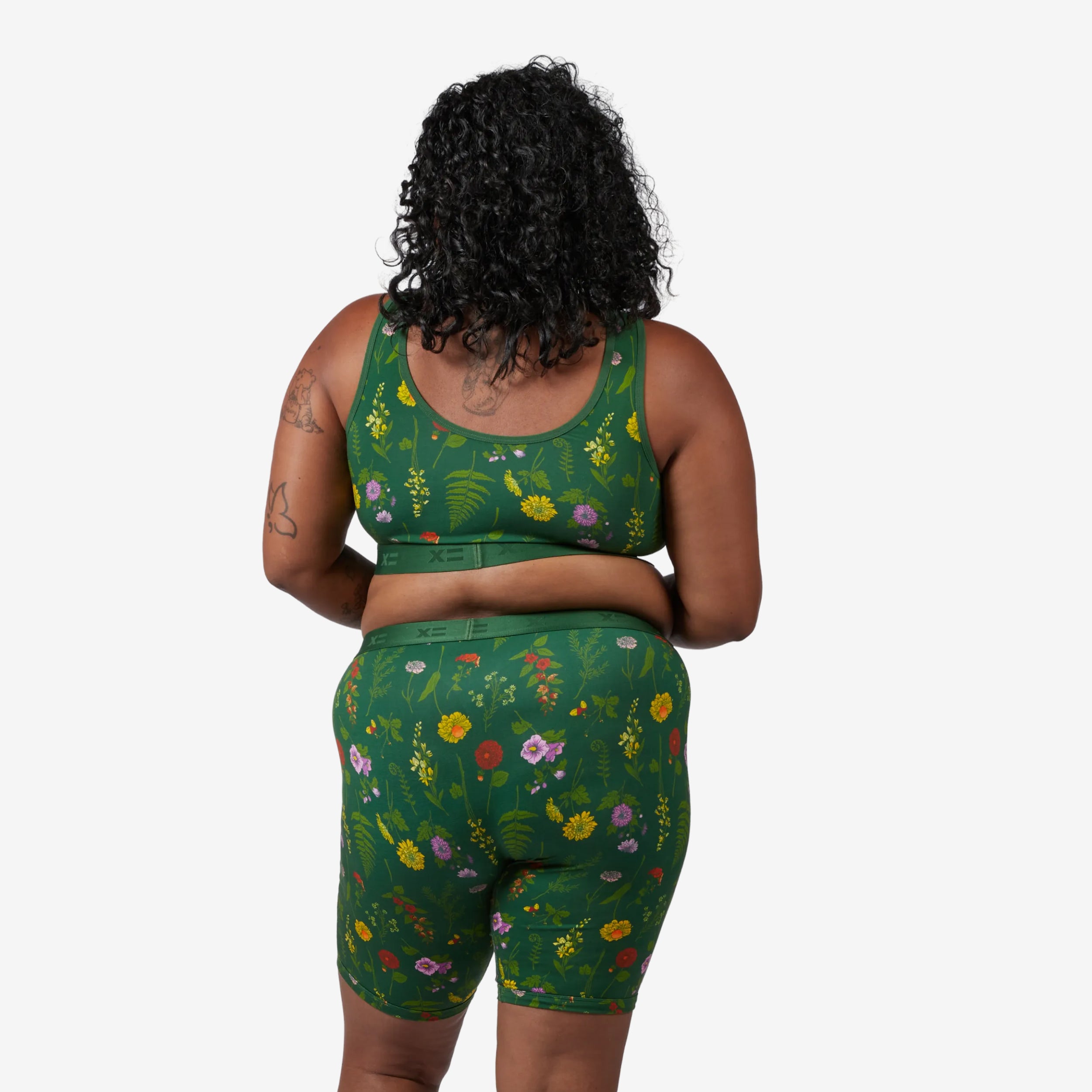 Model: Maliyah is 5'7" and wears a 2X