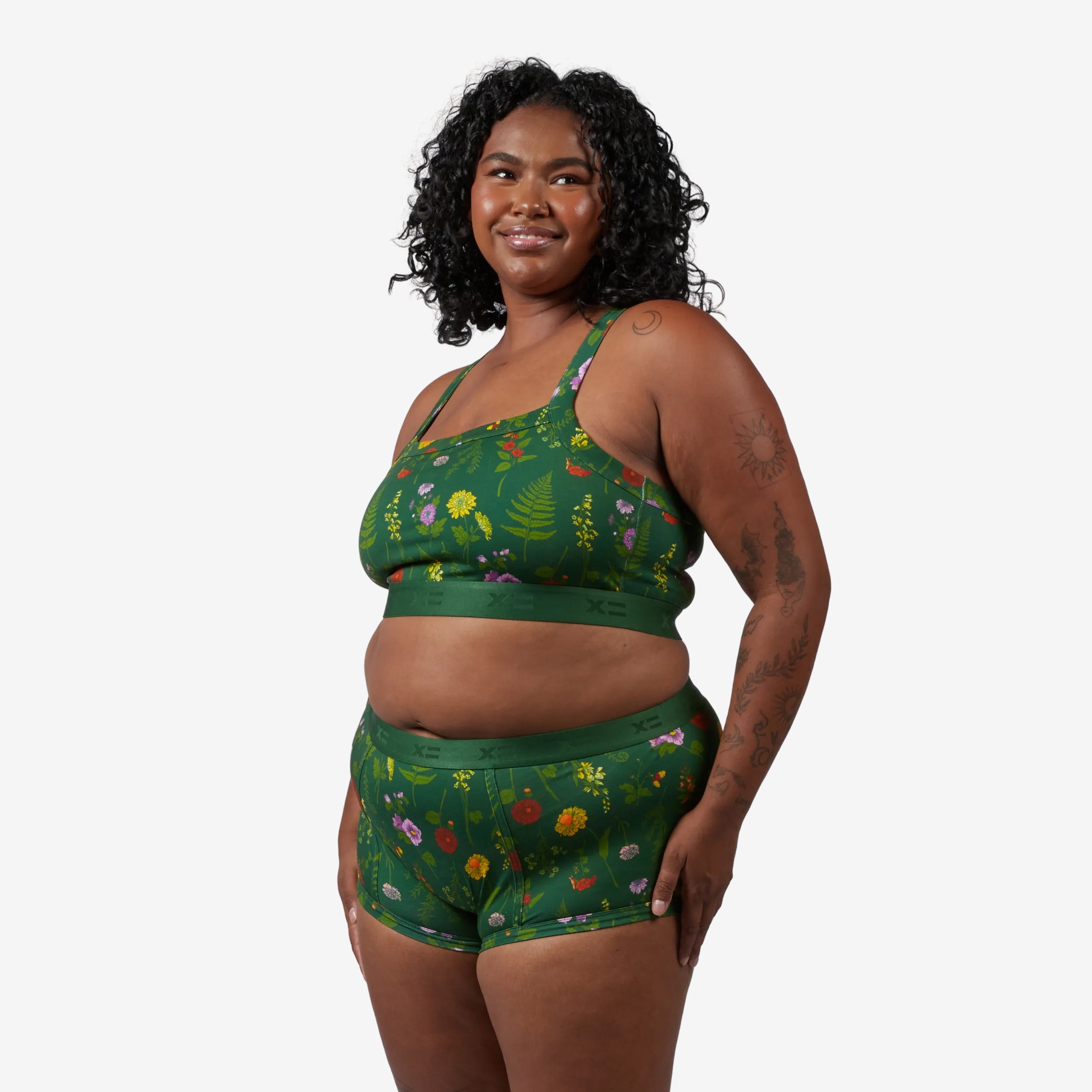 Model: Maliyah is 5'7" and wears a 2X