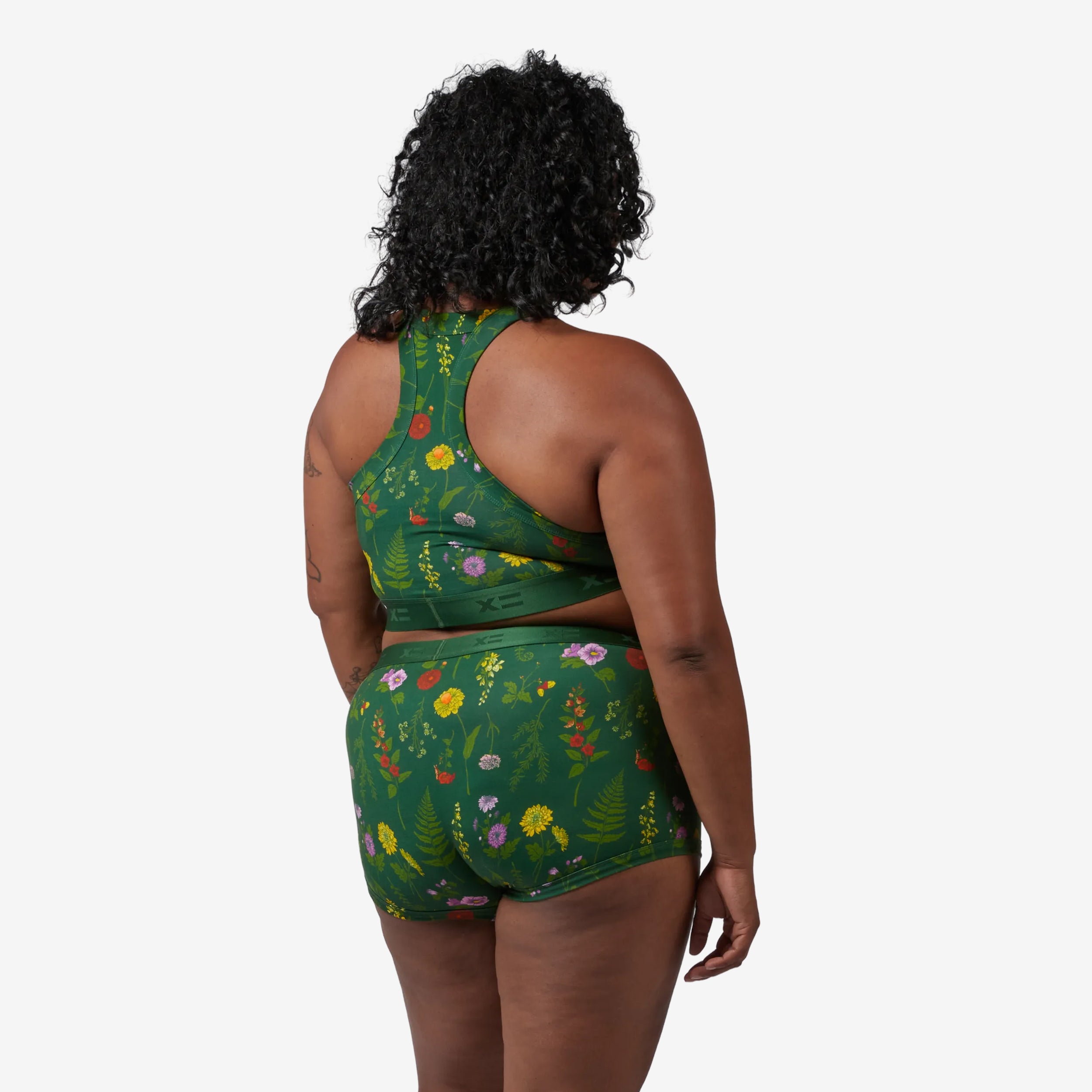 Model: Maliyah is 5'7" and wears a 2X