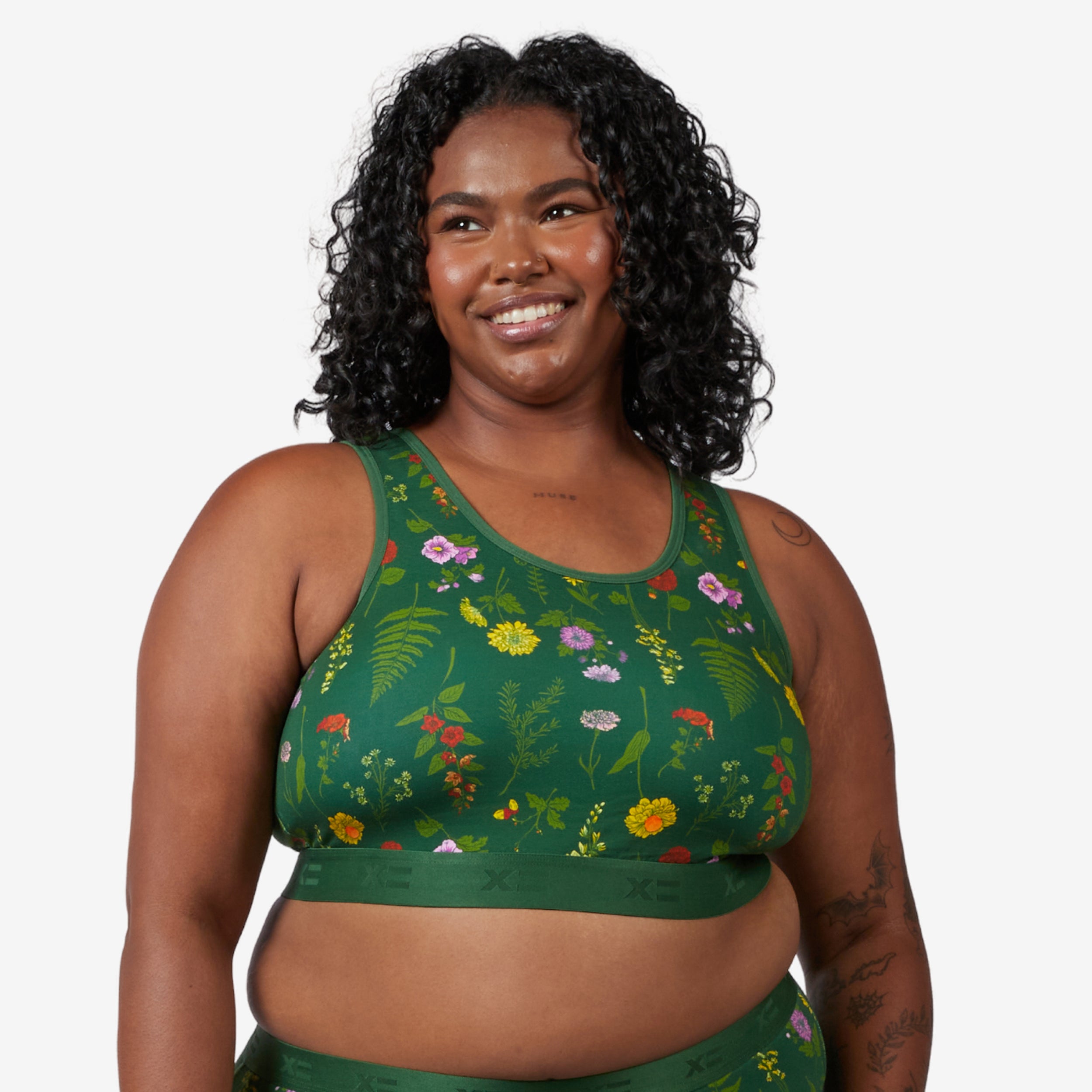 Model: Maliyah is 5'7" and wears a 2X