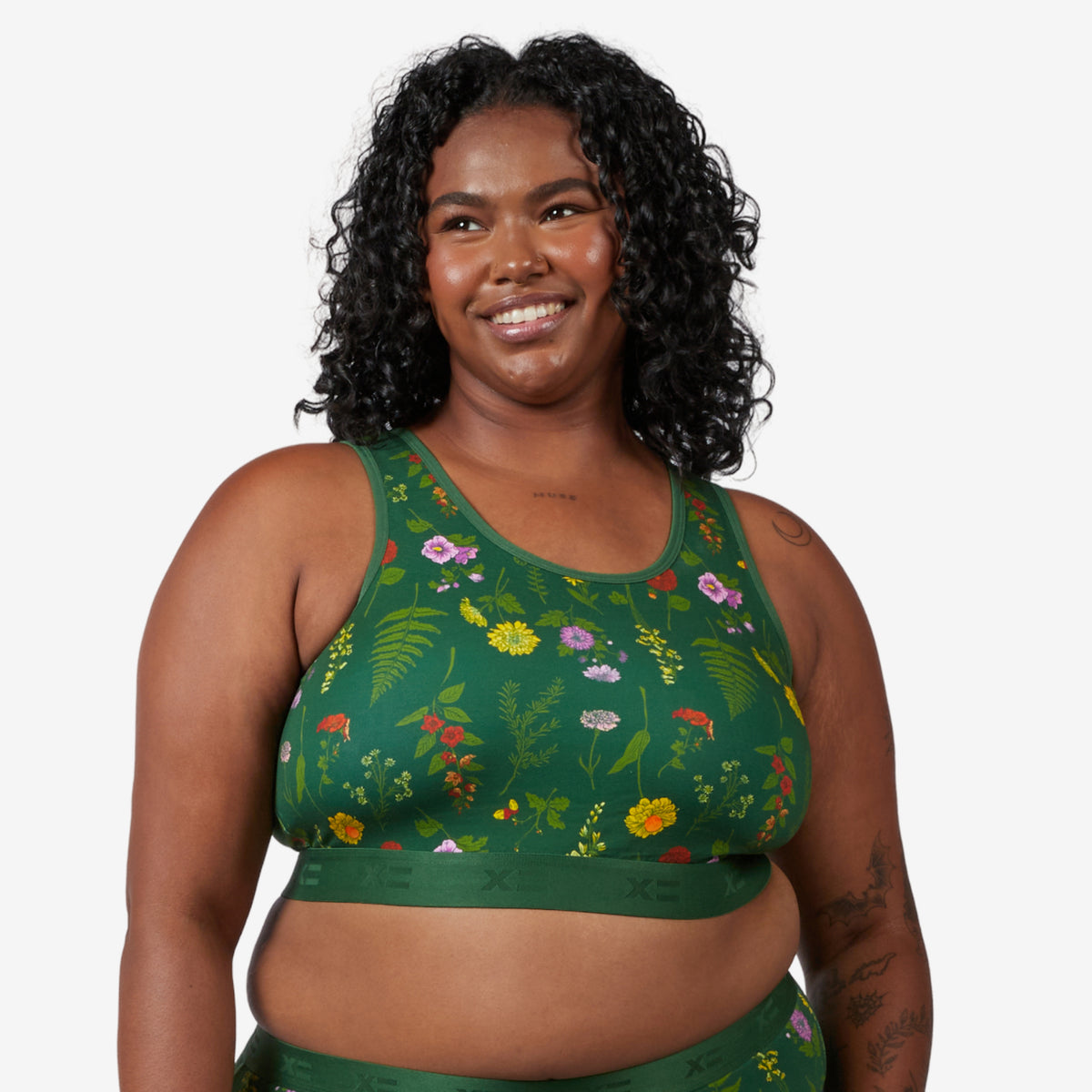 Model: Maliyah is 5'7" and wears a 2X