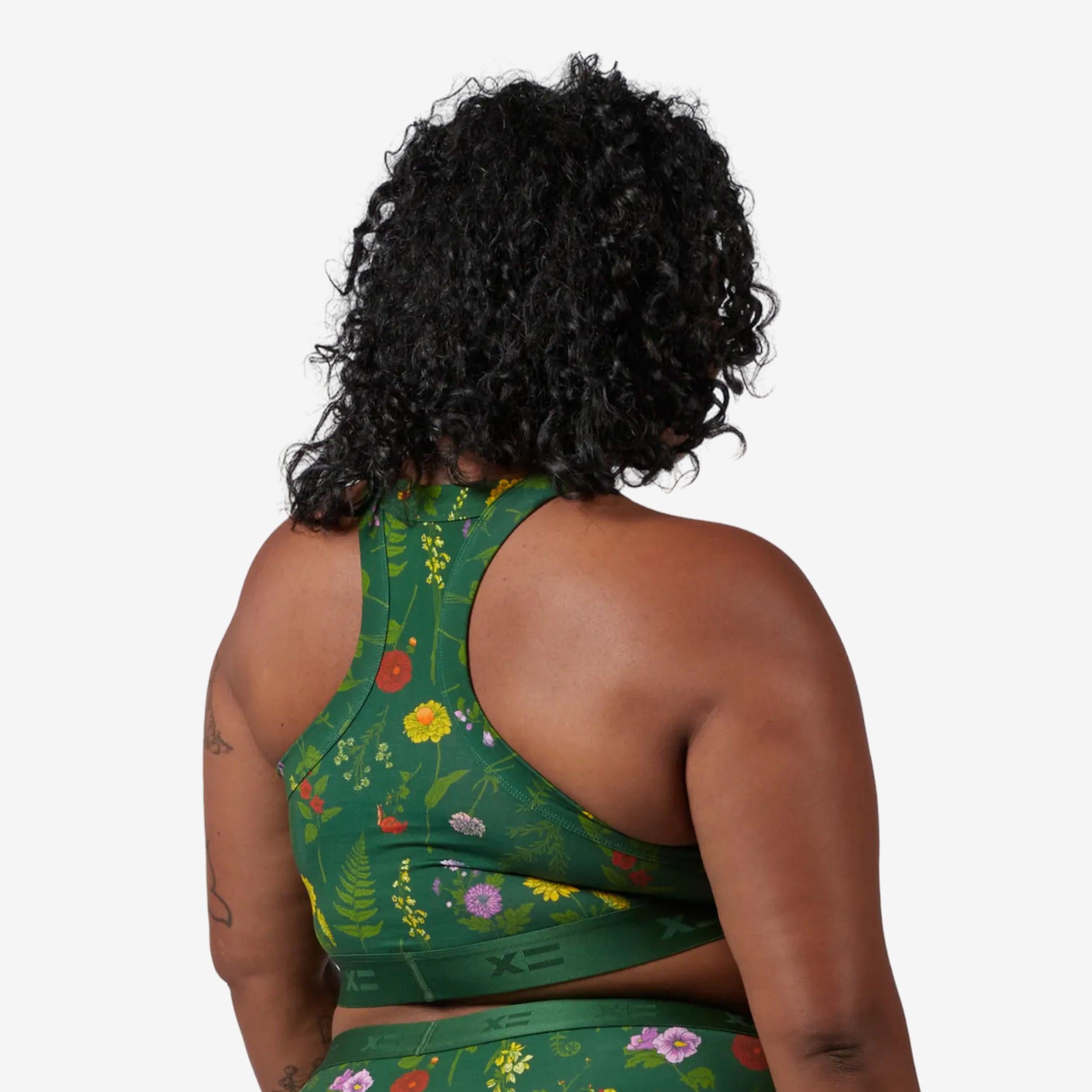Model: Maliyah is 5'7" and wears a 2X