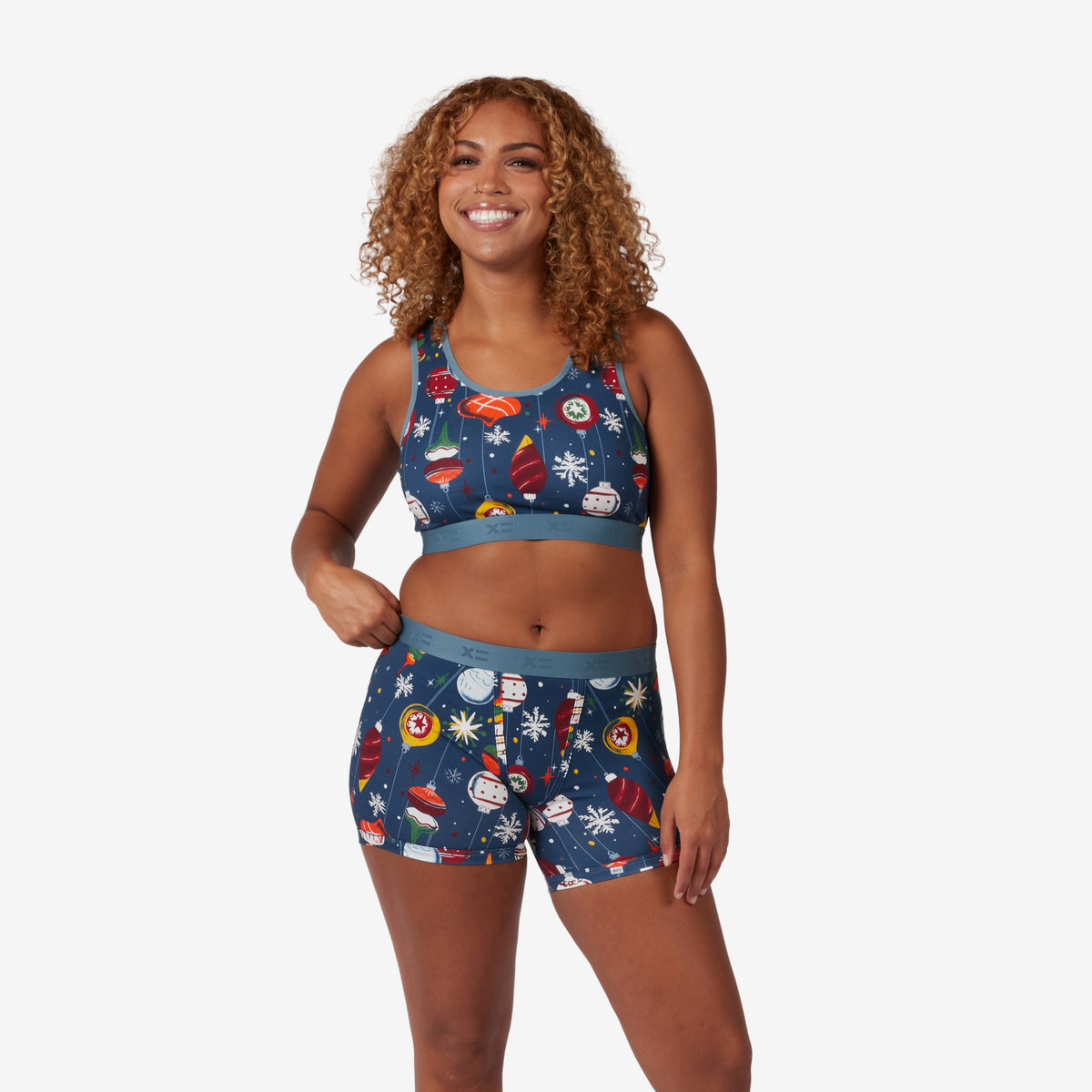 Model: Neveah is 5' 7" and wears a Medium