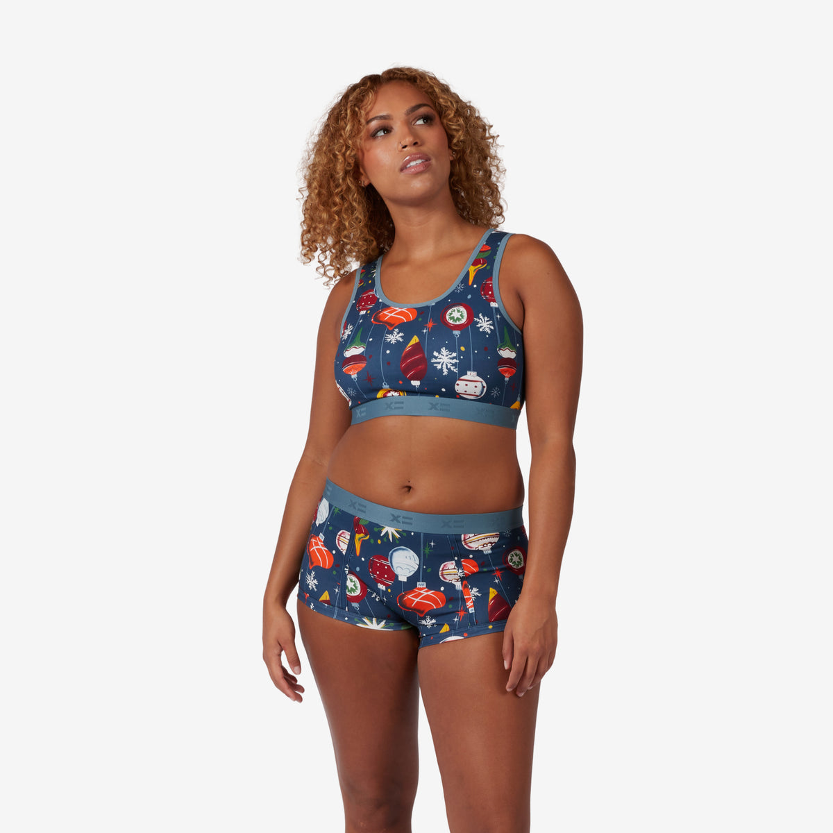 Model: Neveah is 5' 7" and wears a Medium