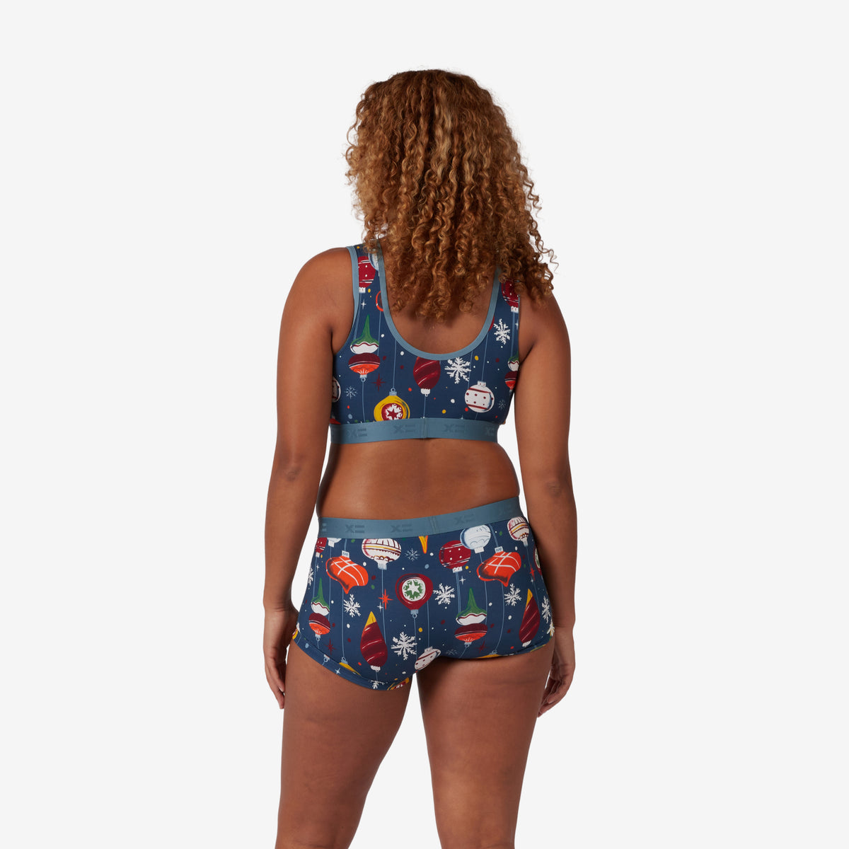 Model: Neveah is 5' 7" and wears a Medium