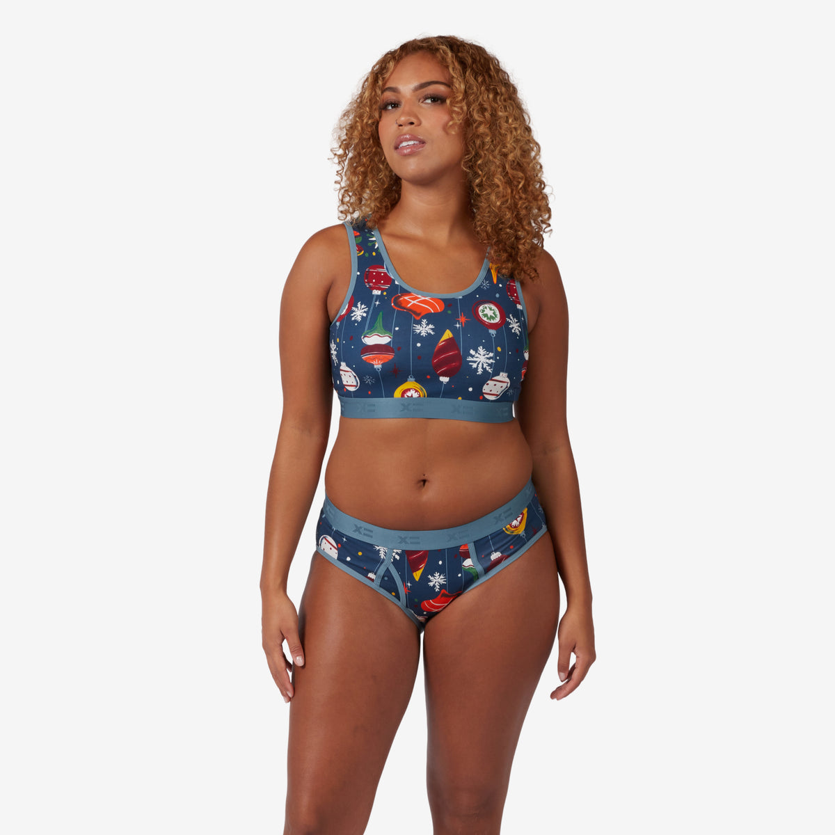 Model: Neveah is 5' 7" and wears a Medium