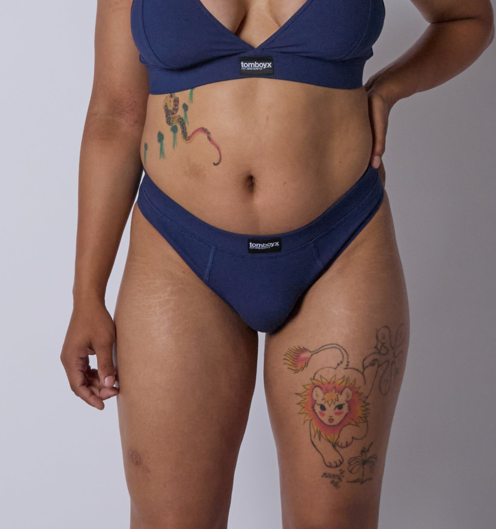 Model:Vera-Camille is 5'9" and wearing a size Medium