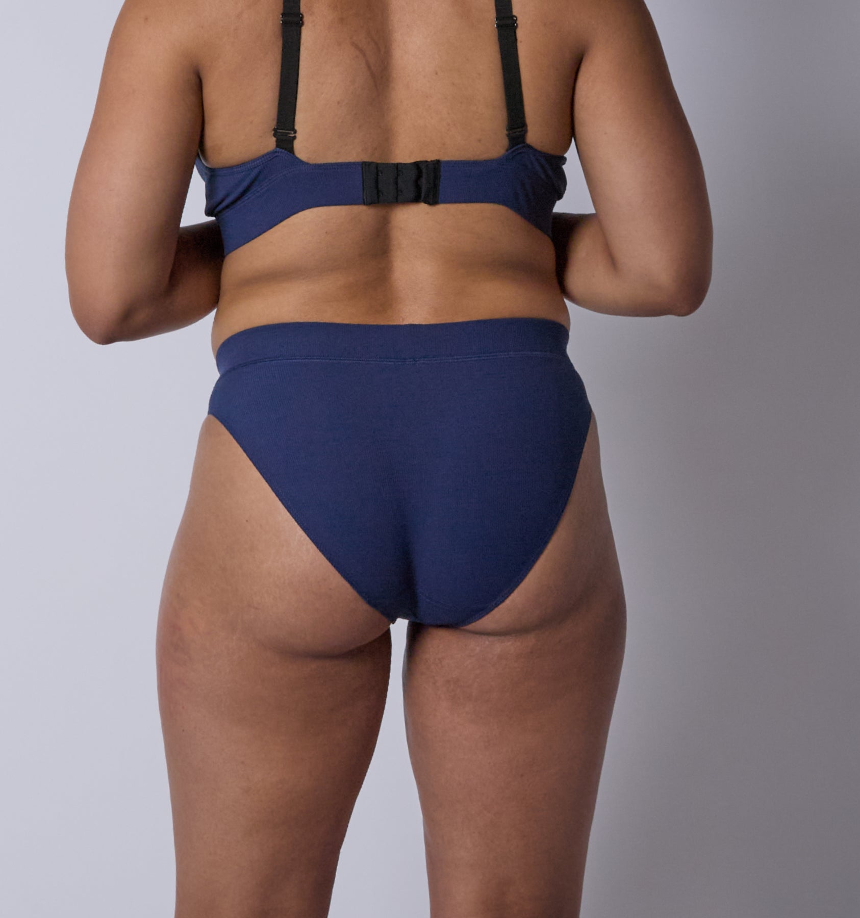 Model:Vera-Camille is 5'9" and wearing a size Medium