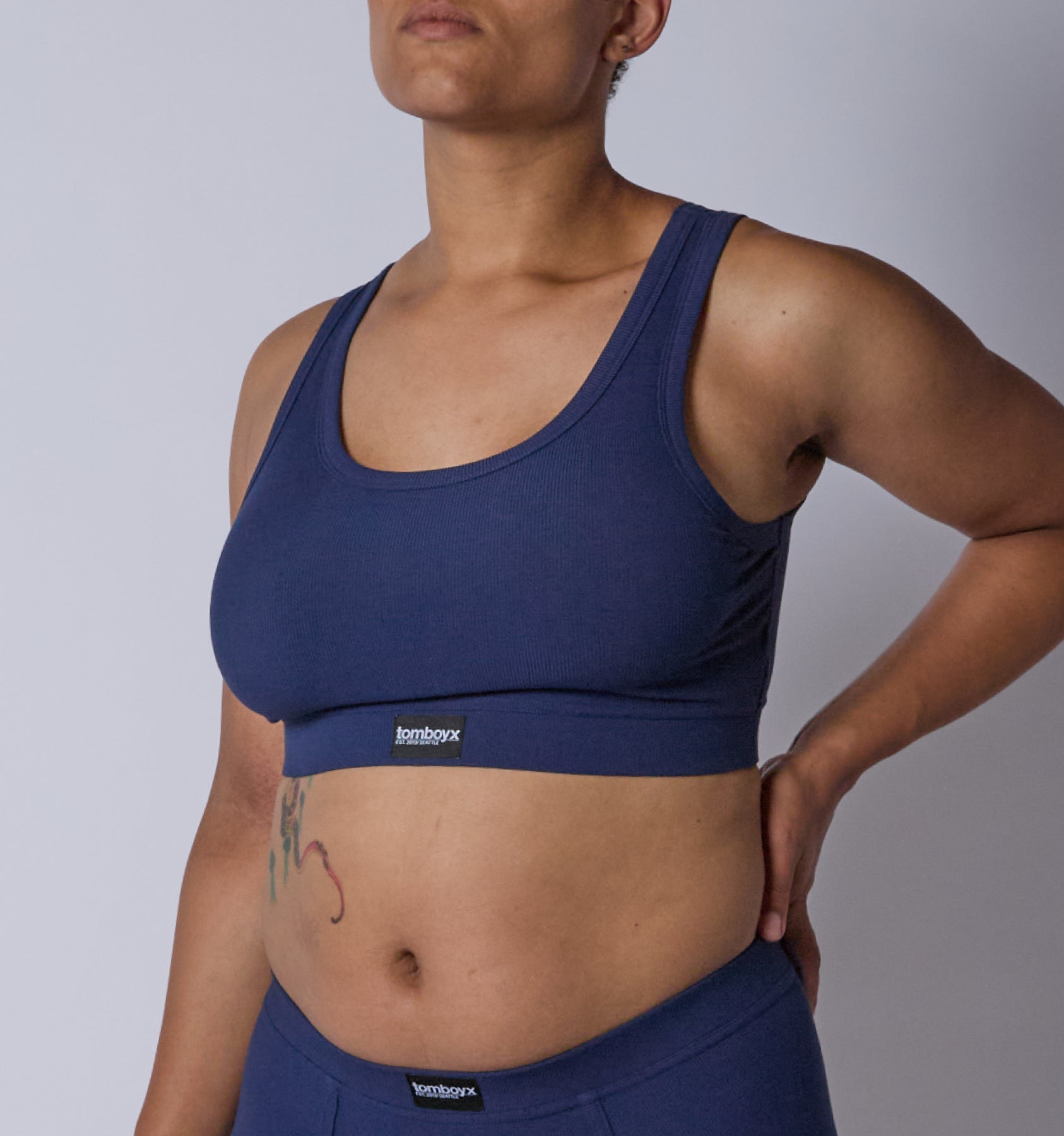 Model:Vera-Camille is 5'9" and wearing a size Medium