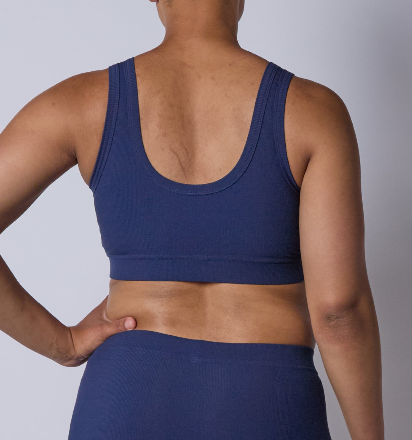 Model:Vera-Camille is 5'9" and wearing a size Medium