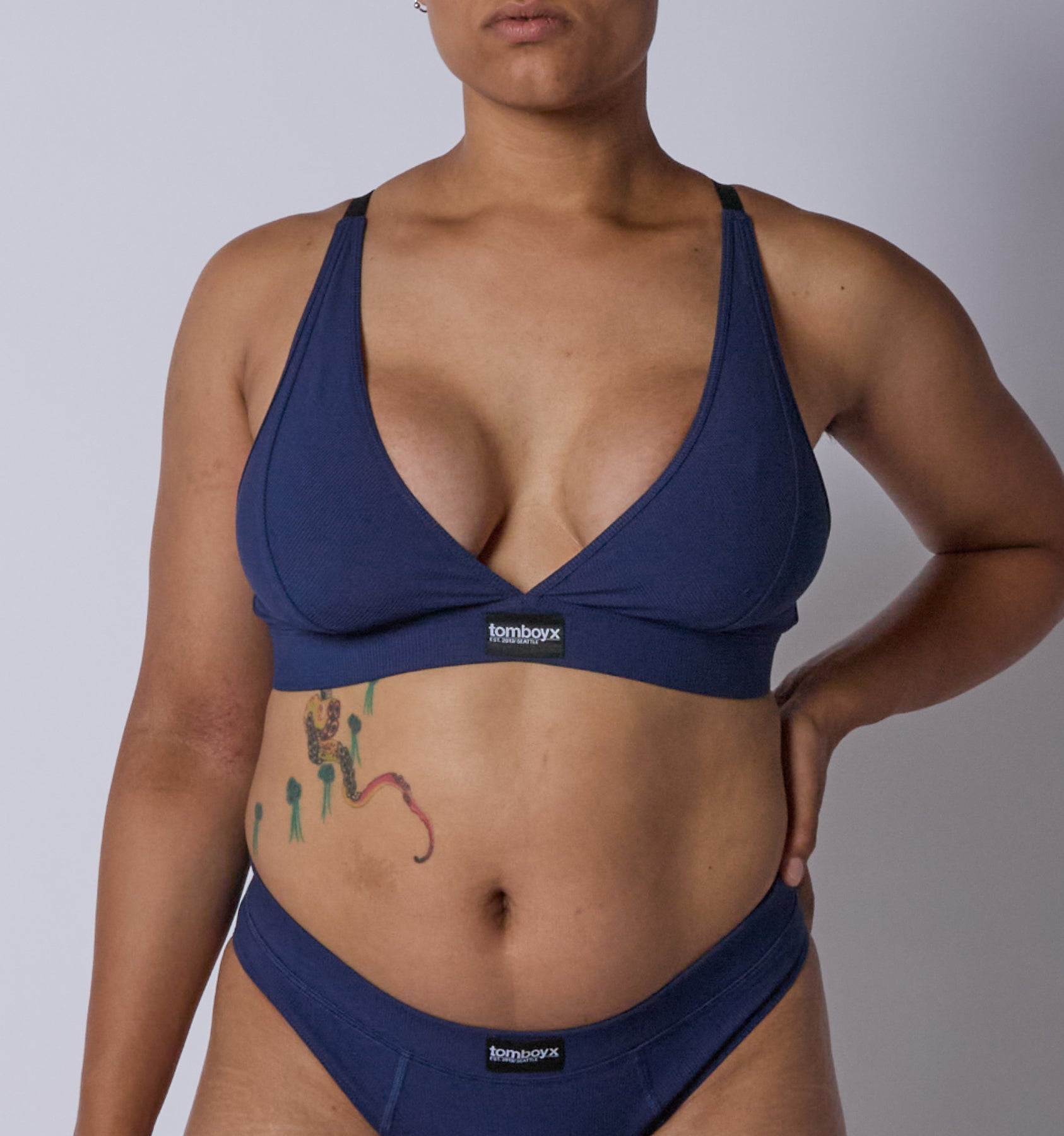 Model:Vera-Camille is 5'9" and wearing a size Medium