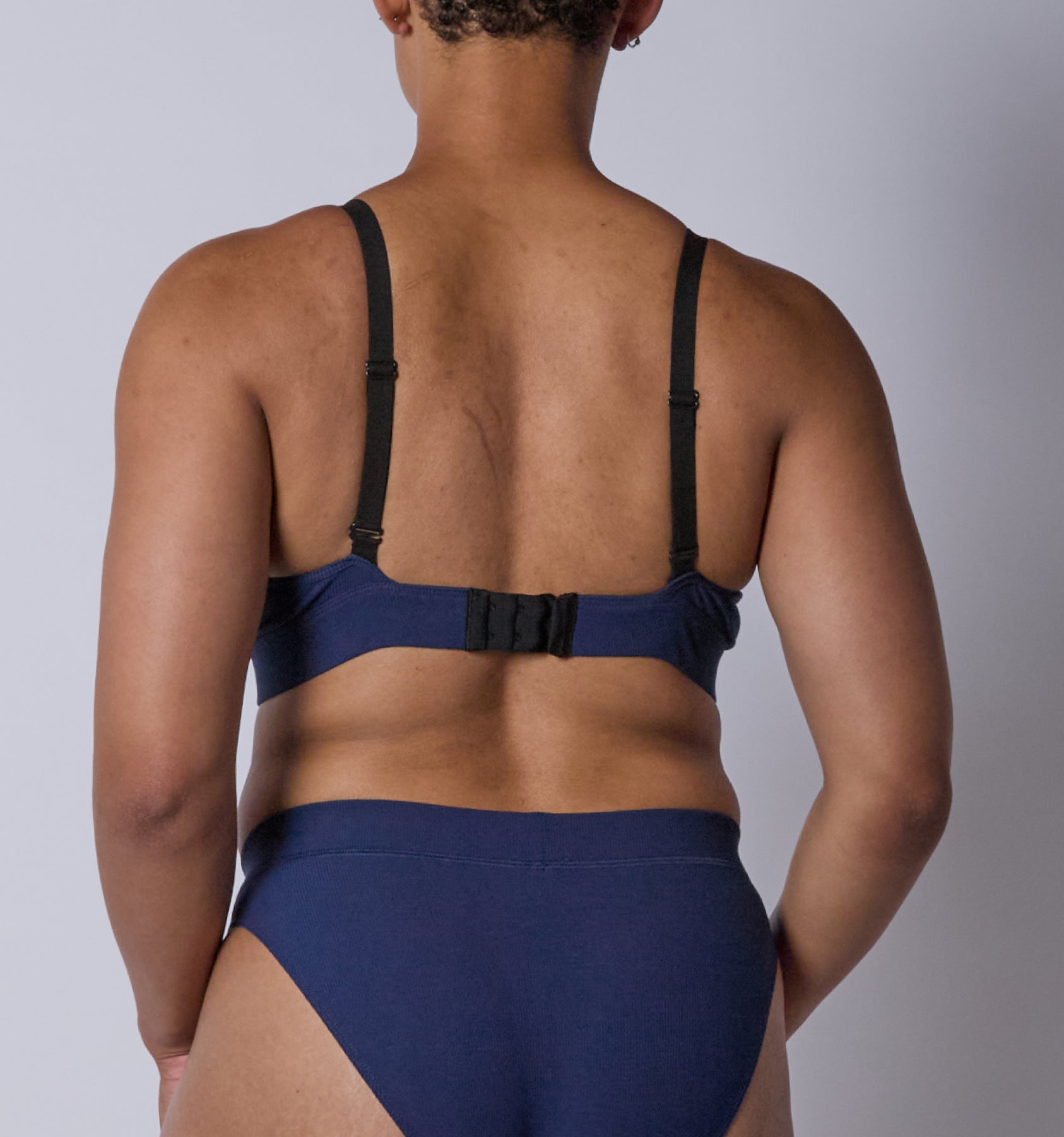Model:Vera-Camille is 5'9" and wearing a size Medium