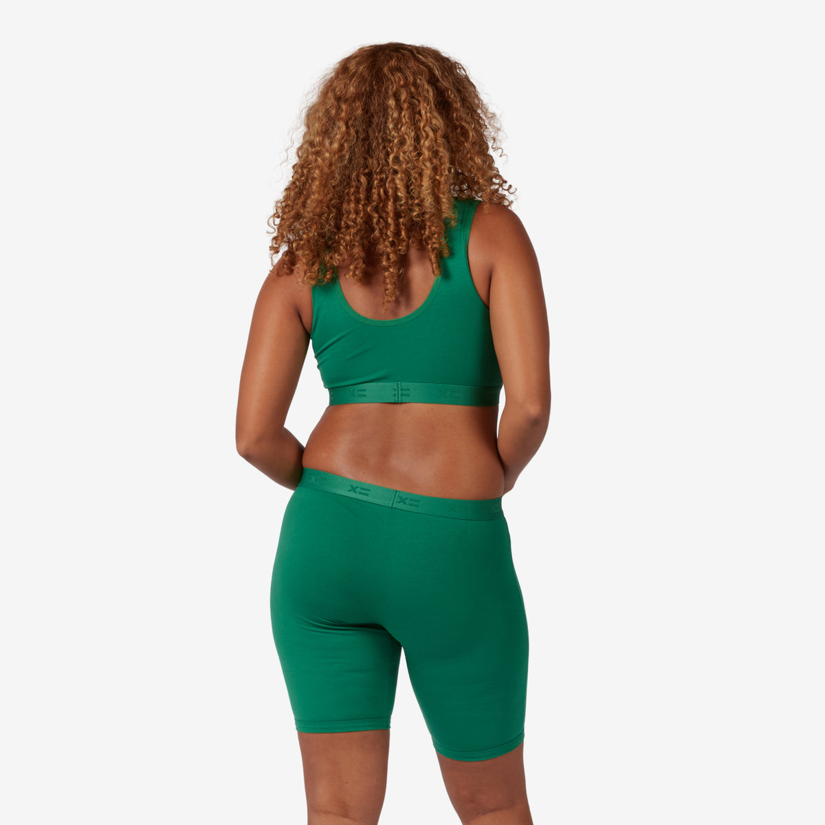 Model: Neveah is 5' 7 and wears a Medium