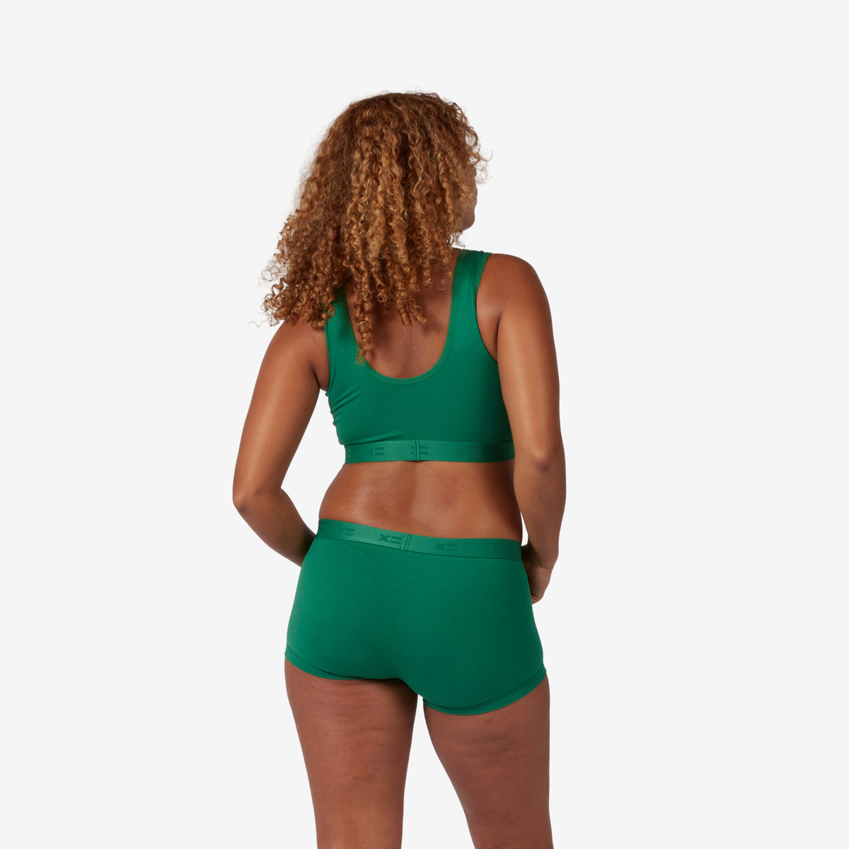 Model: Neveah is 5' 7 and wears a Medium