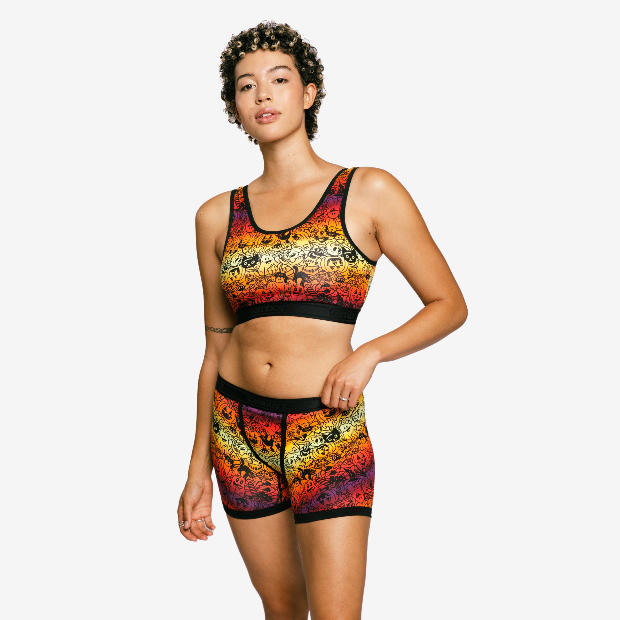 Model: Jules is 5'8" and wears a Small