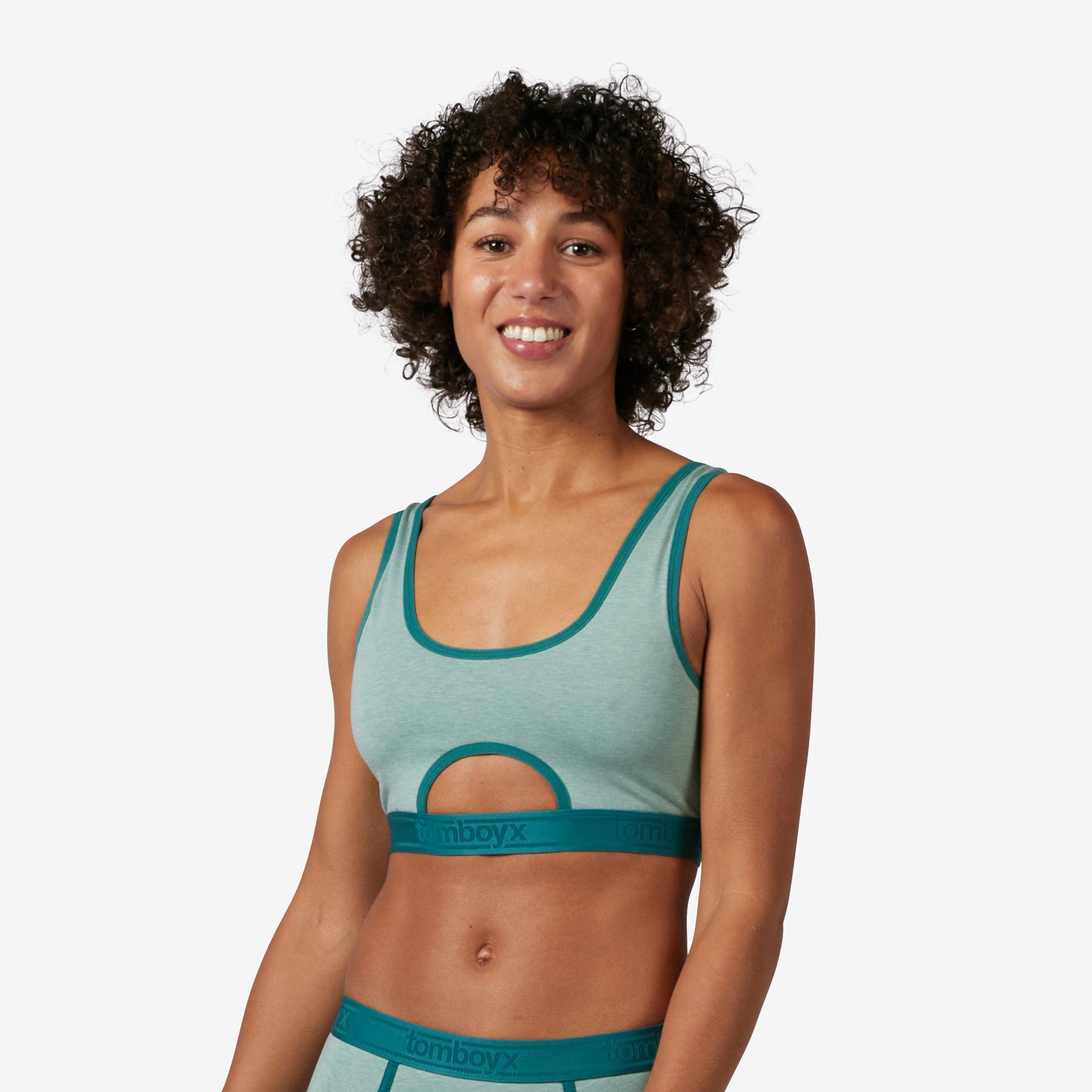 Model: Kass is 5'9" and wears a Small