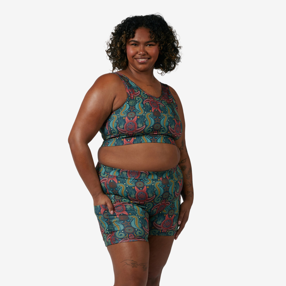 Model: Maliyah is 5'7" and wears a 2X