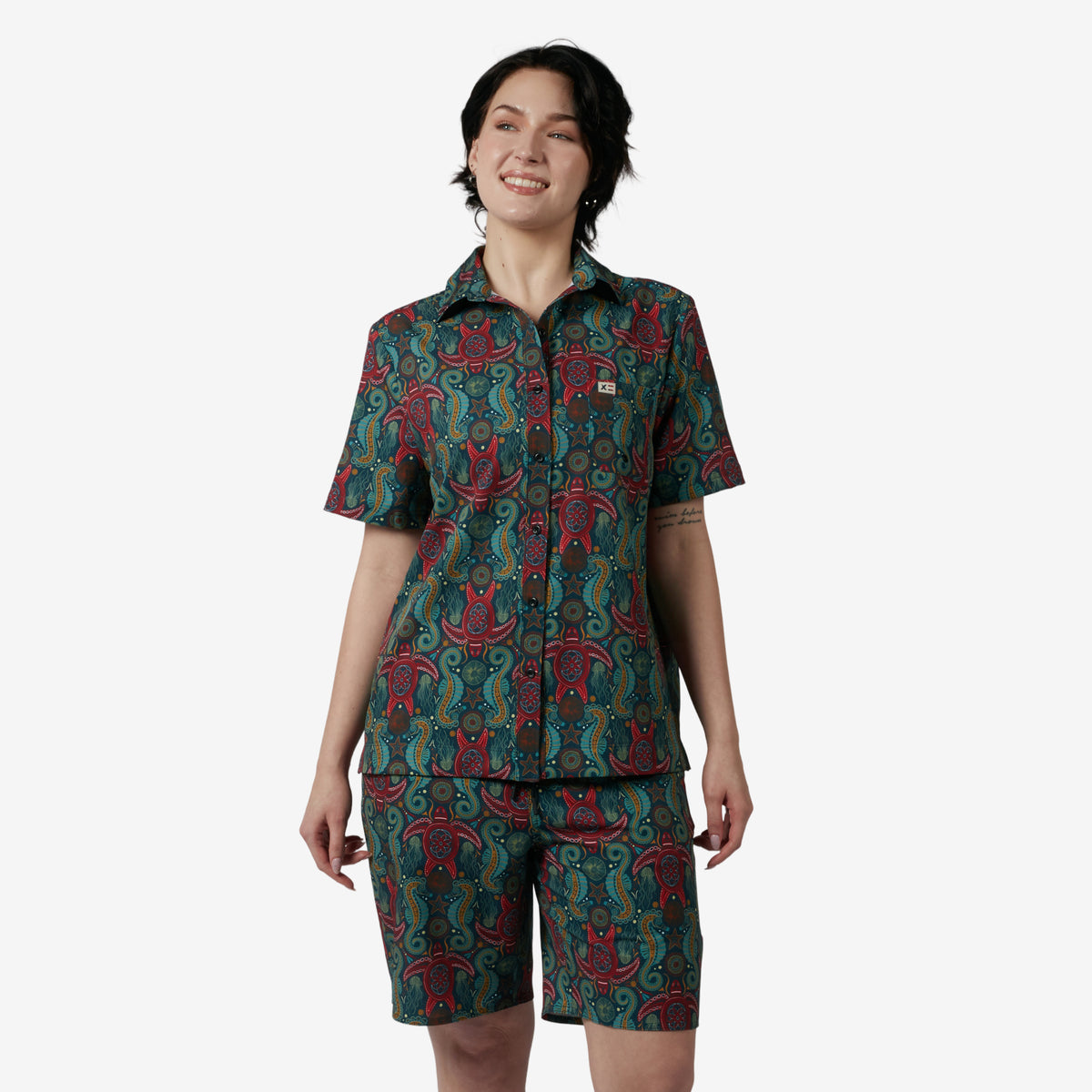 Model: Avery is 5'9" and wears a Medium
