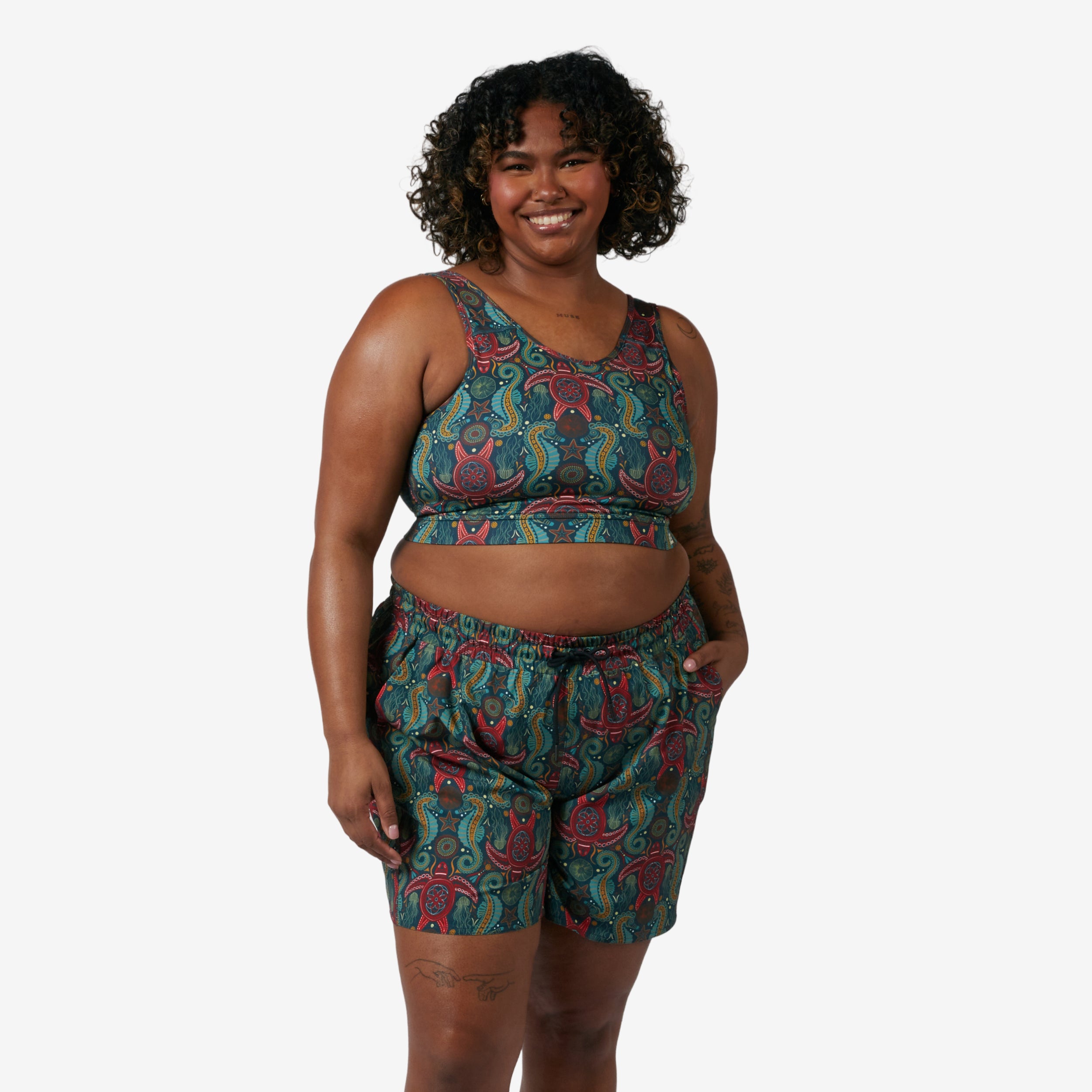 Model: Maliyah is 5'7" and wears a 2X