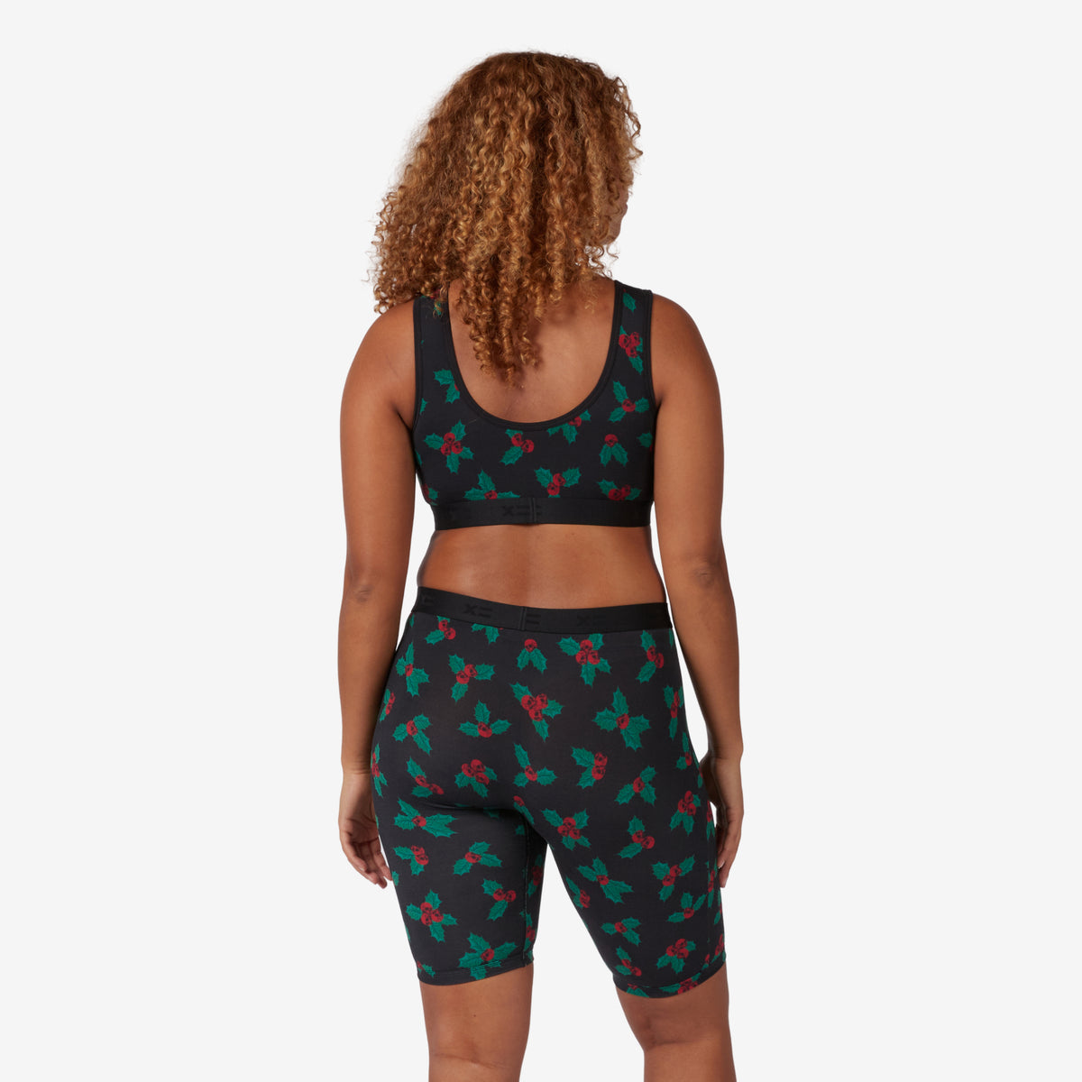 Model: Neveah is 5' 7" and wears a Medium