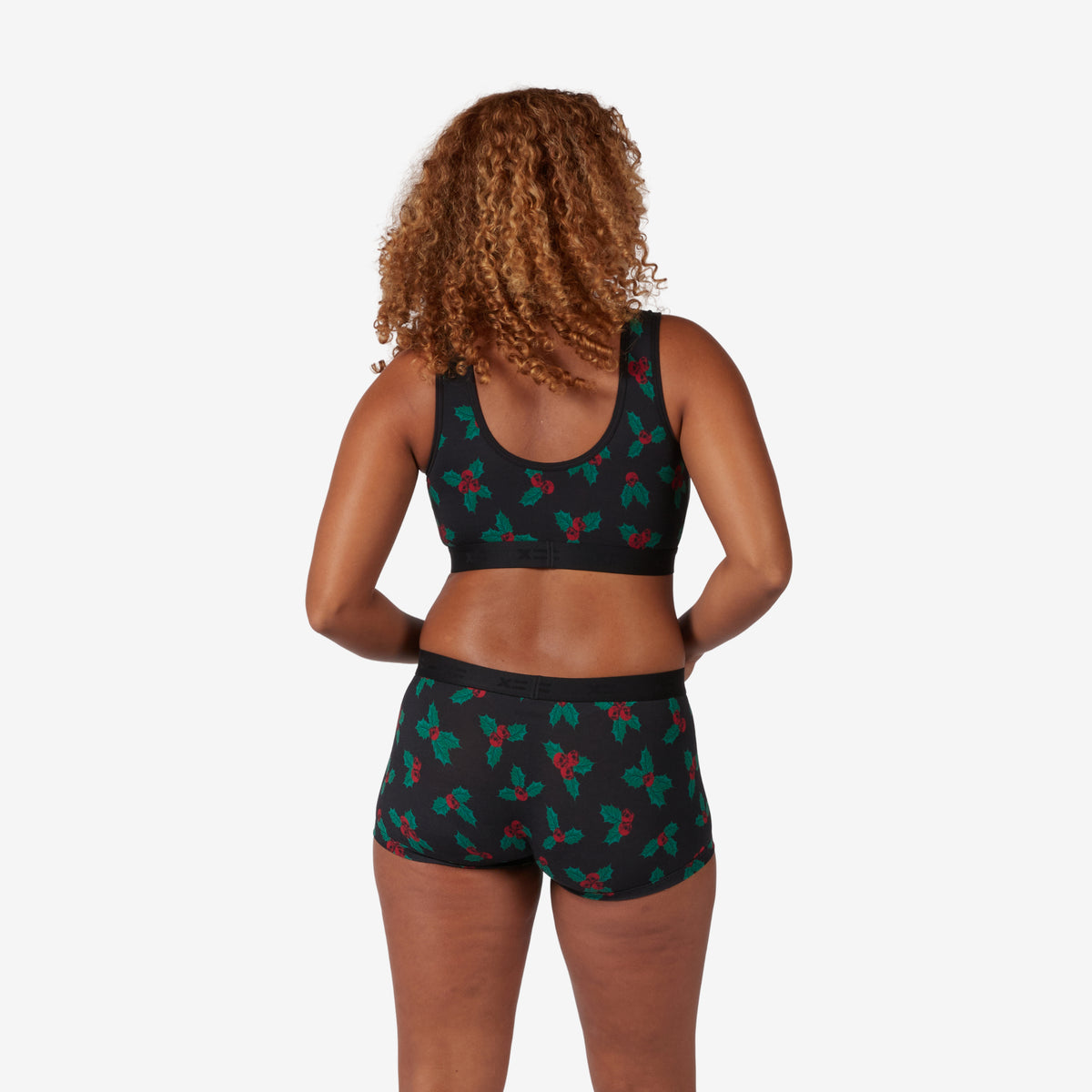 Model: Neveah is 5' 7" and wears a Medium
