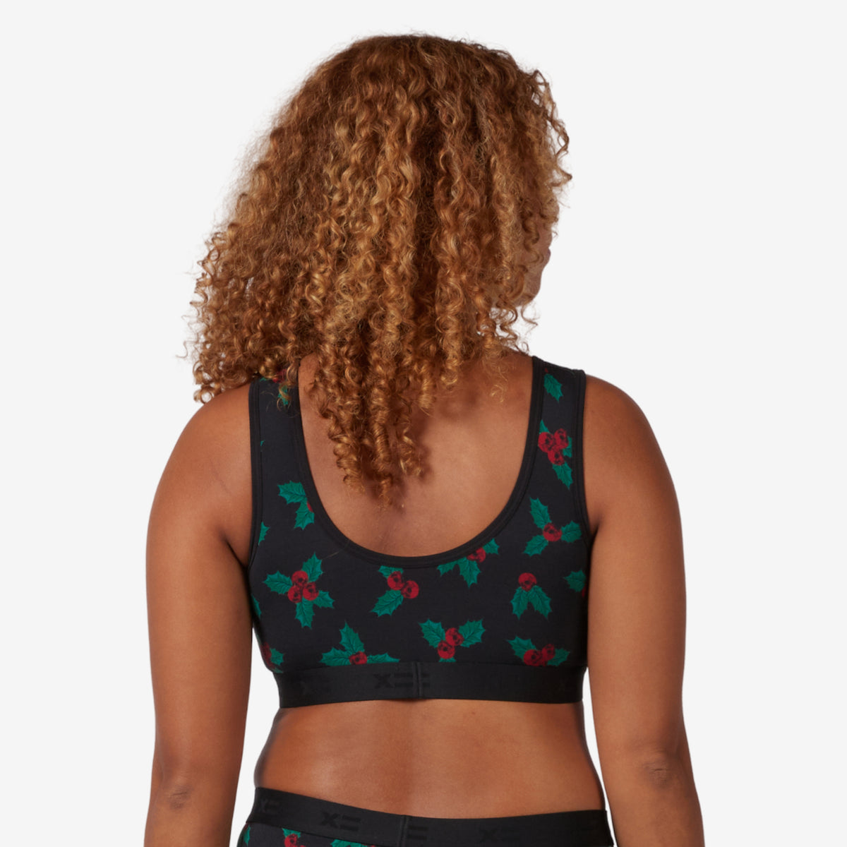 Model: Neveah is 5' 7" and wears a Medium