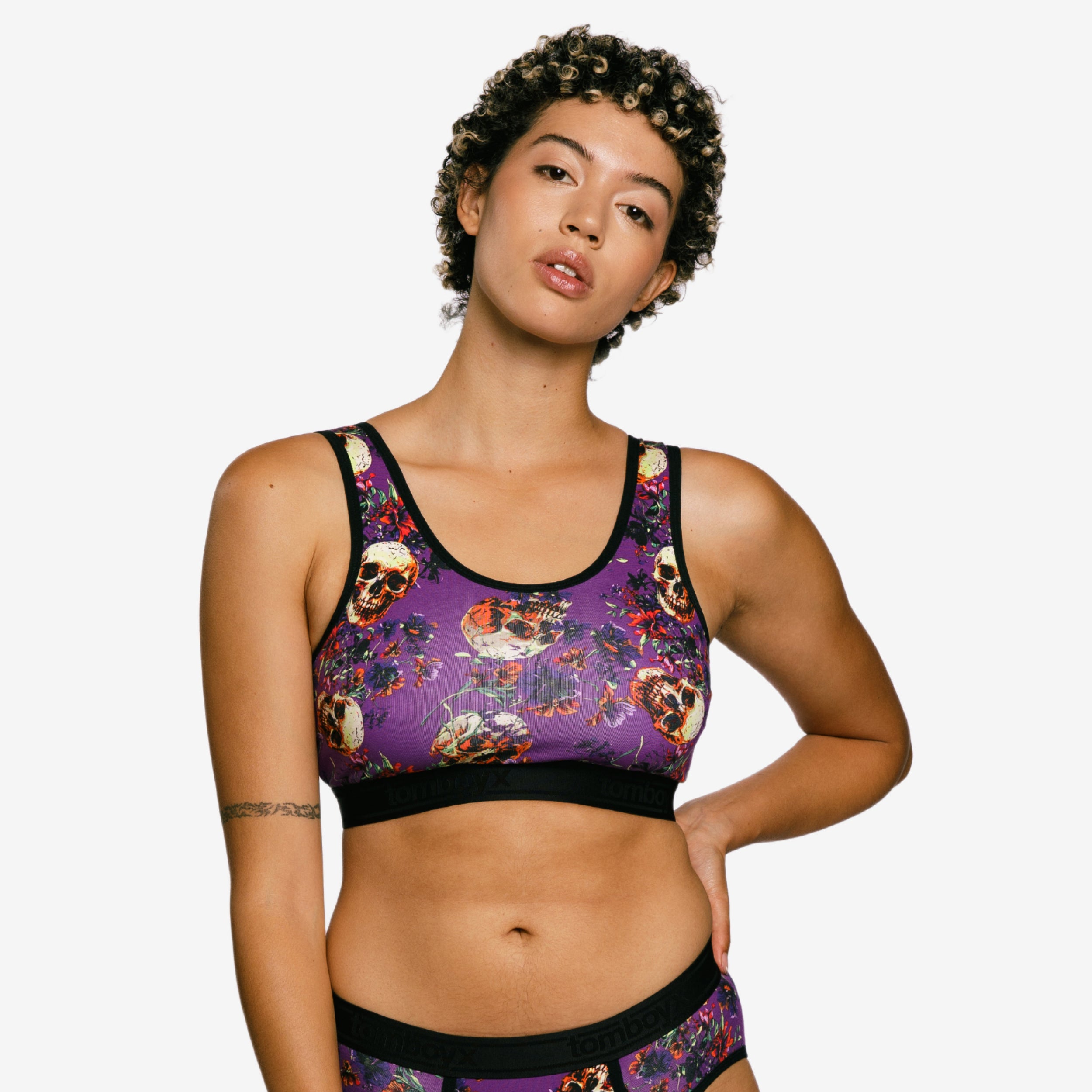 Model: Jules is 5'8" and wears a Small