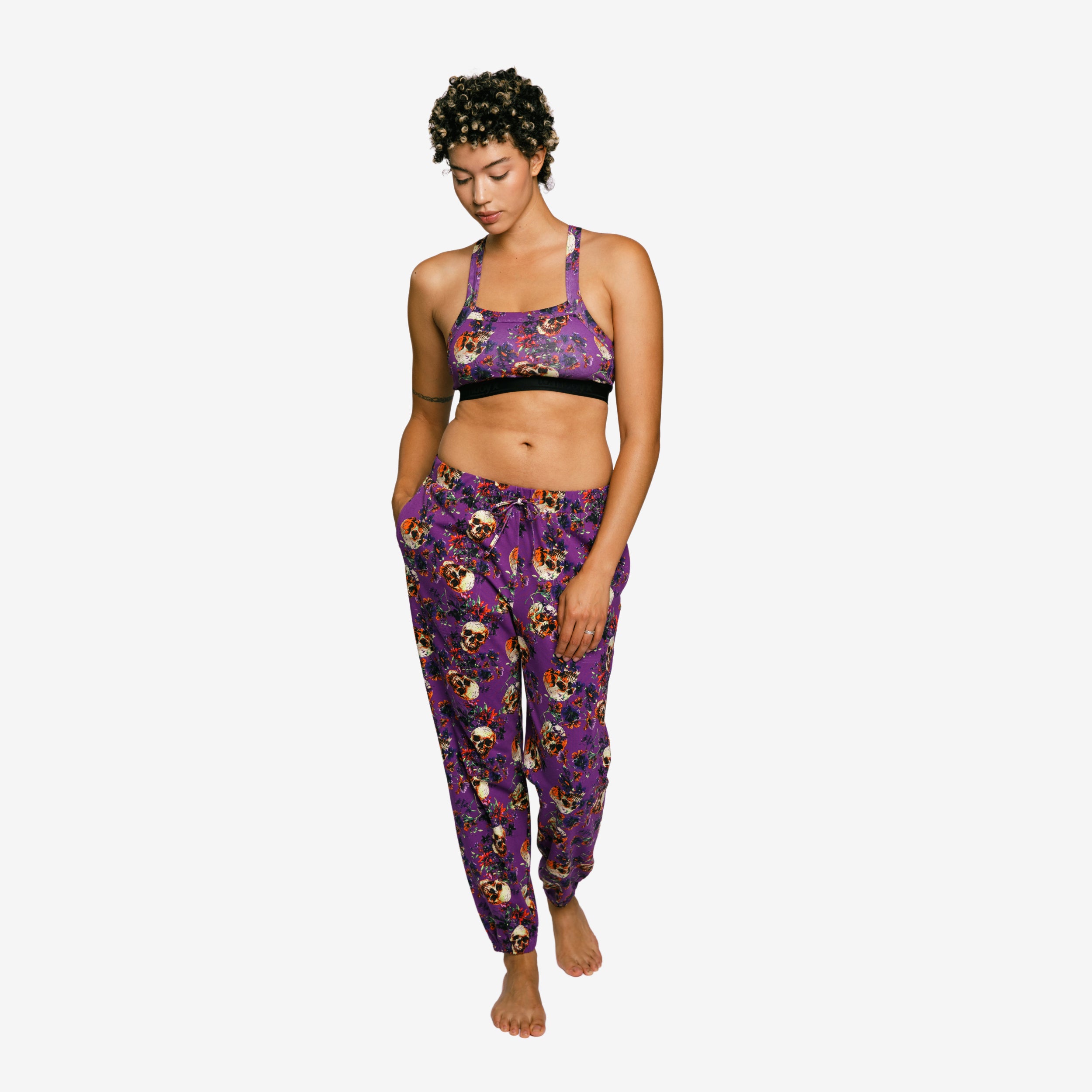  Model: Jules is 5'8" and wears a Small