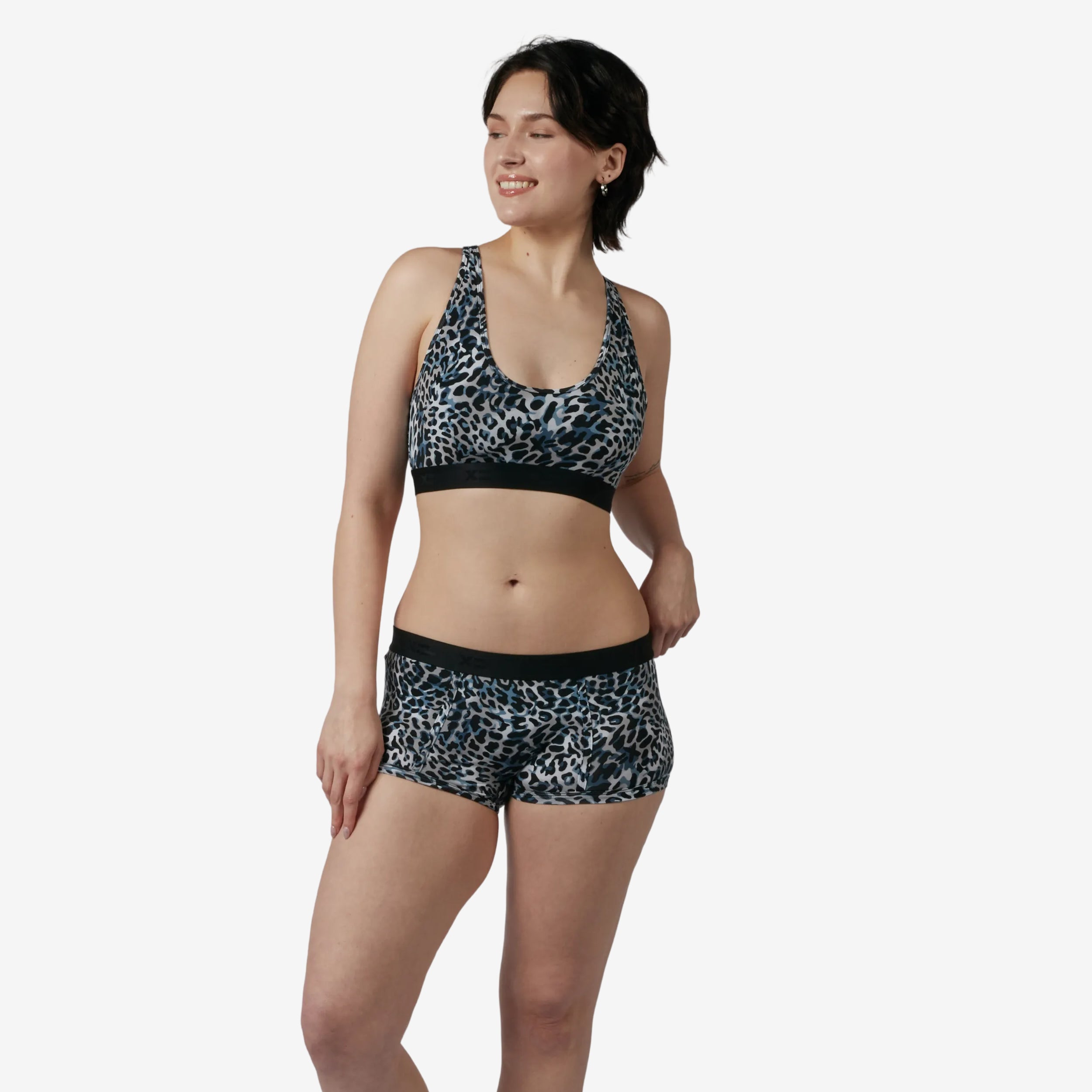 Model: Avery is 5'9" and wears a Small