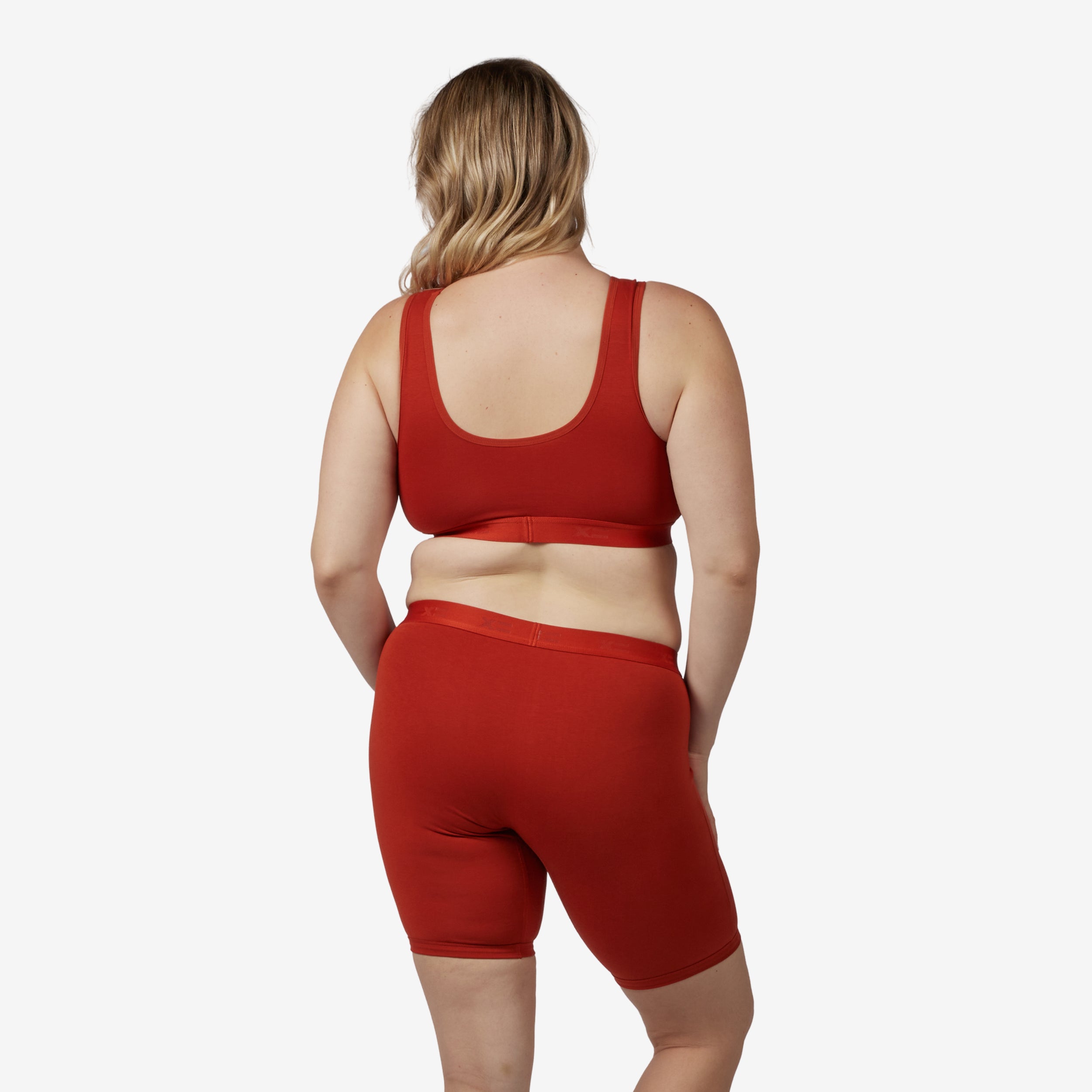 Model: Natalie is 5'11" and wears a Medium