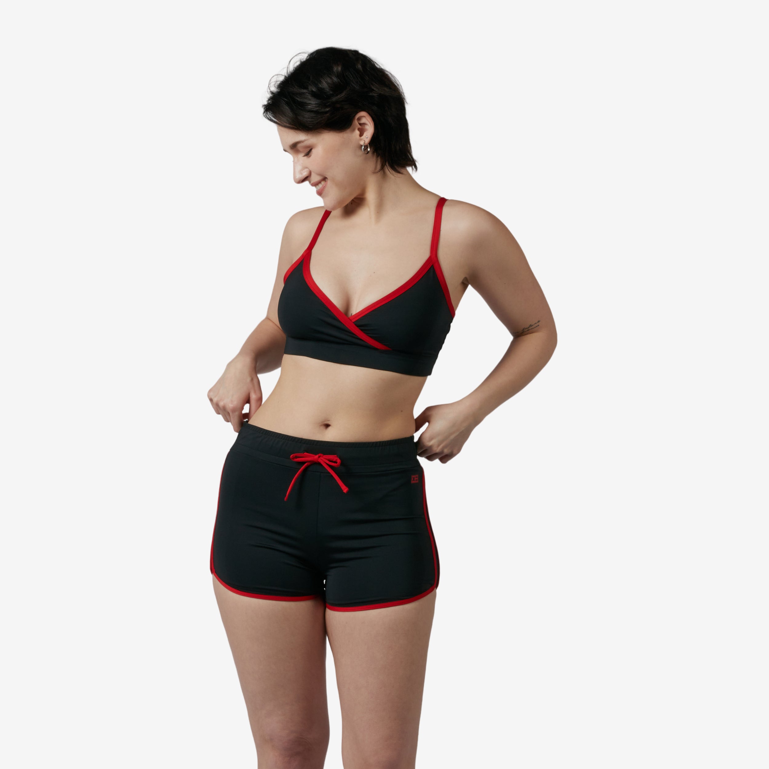 Model: Avery is 5'9" and wears a Medium