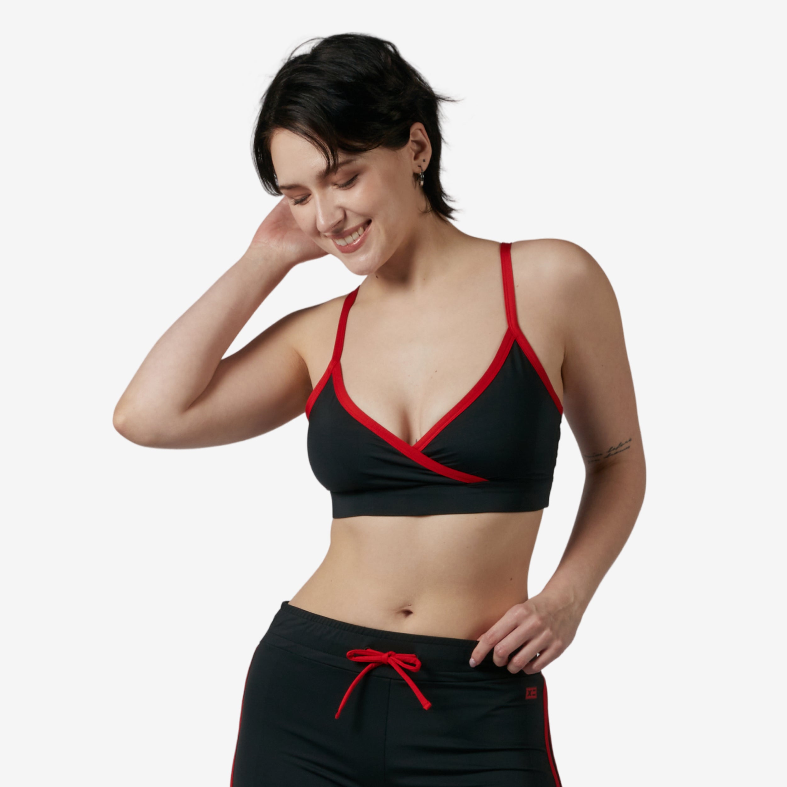 Model: Avery is 5'9" and wears a Medium