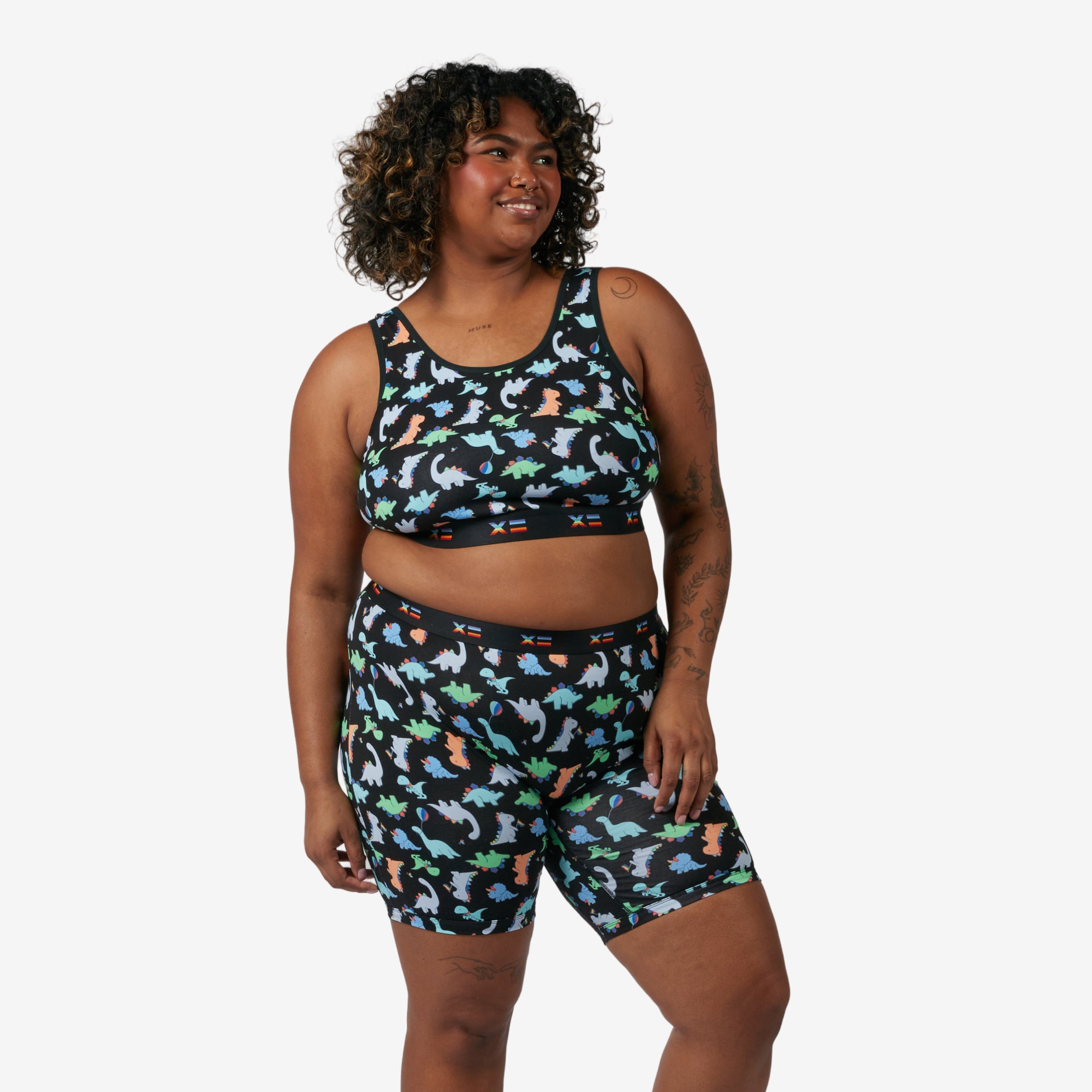 Model: Maliyah is 5'7" and wears a 2X