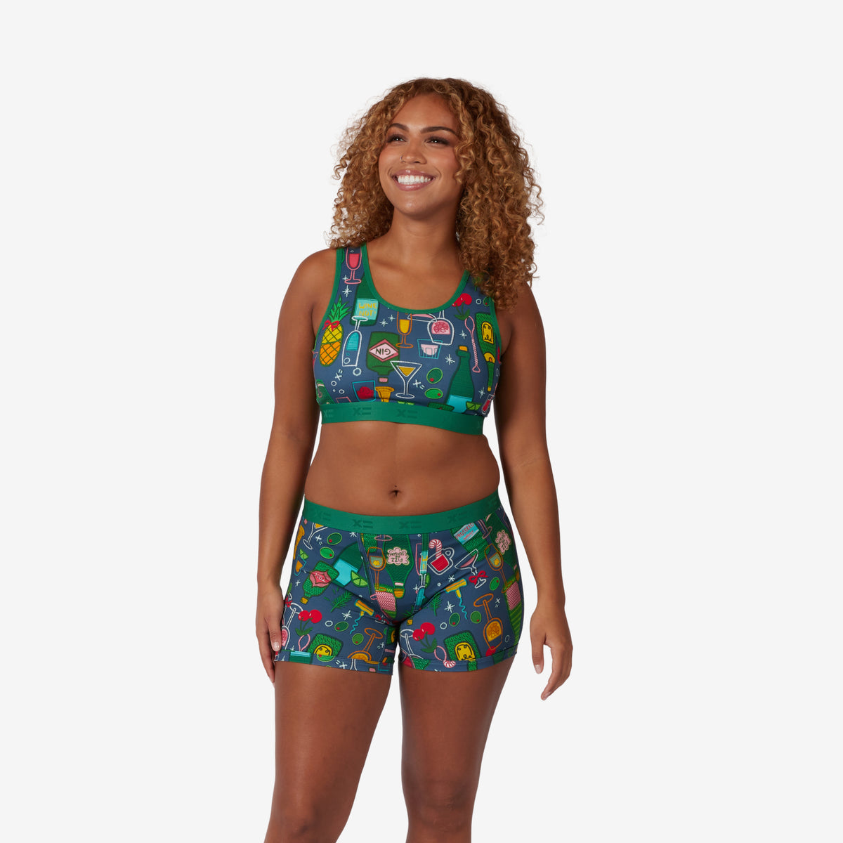 Model: Neveah is 5'7" and wears a Medium