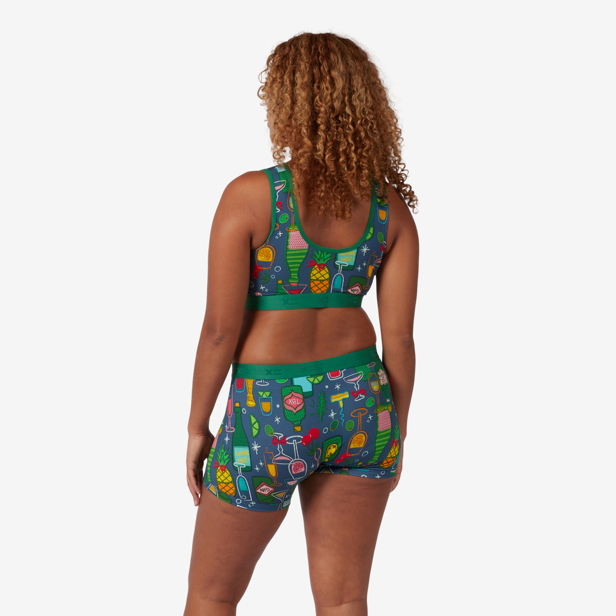 Model: Neveah is 5'7" and wears a Medium