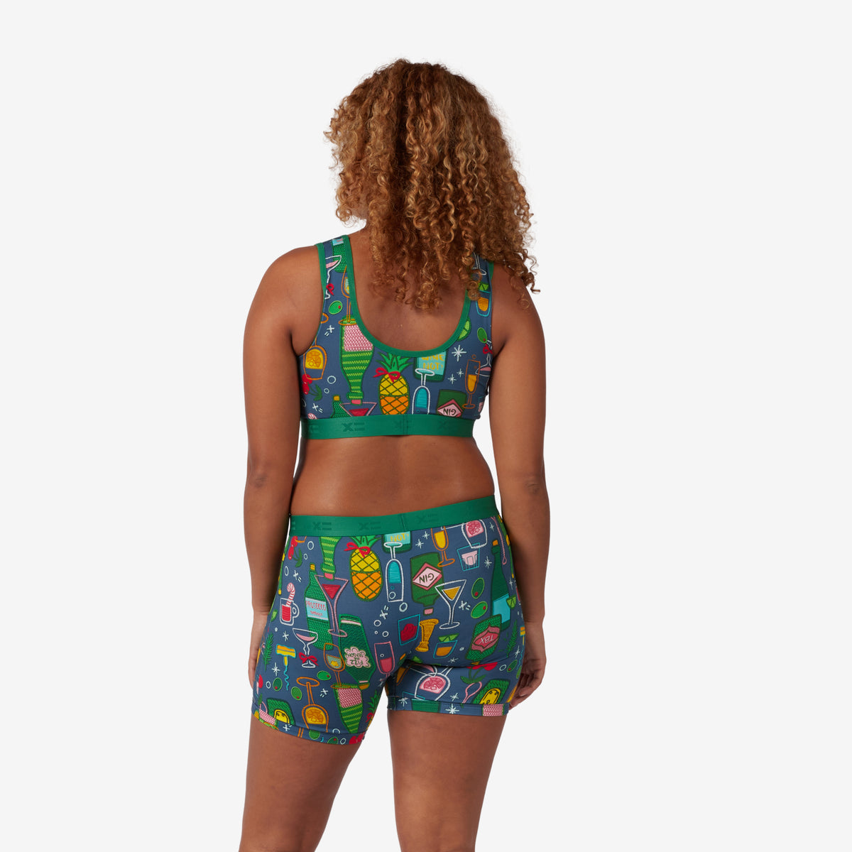 Model: Neveah is 5'7" and wears a Medium