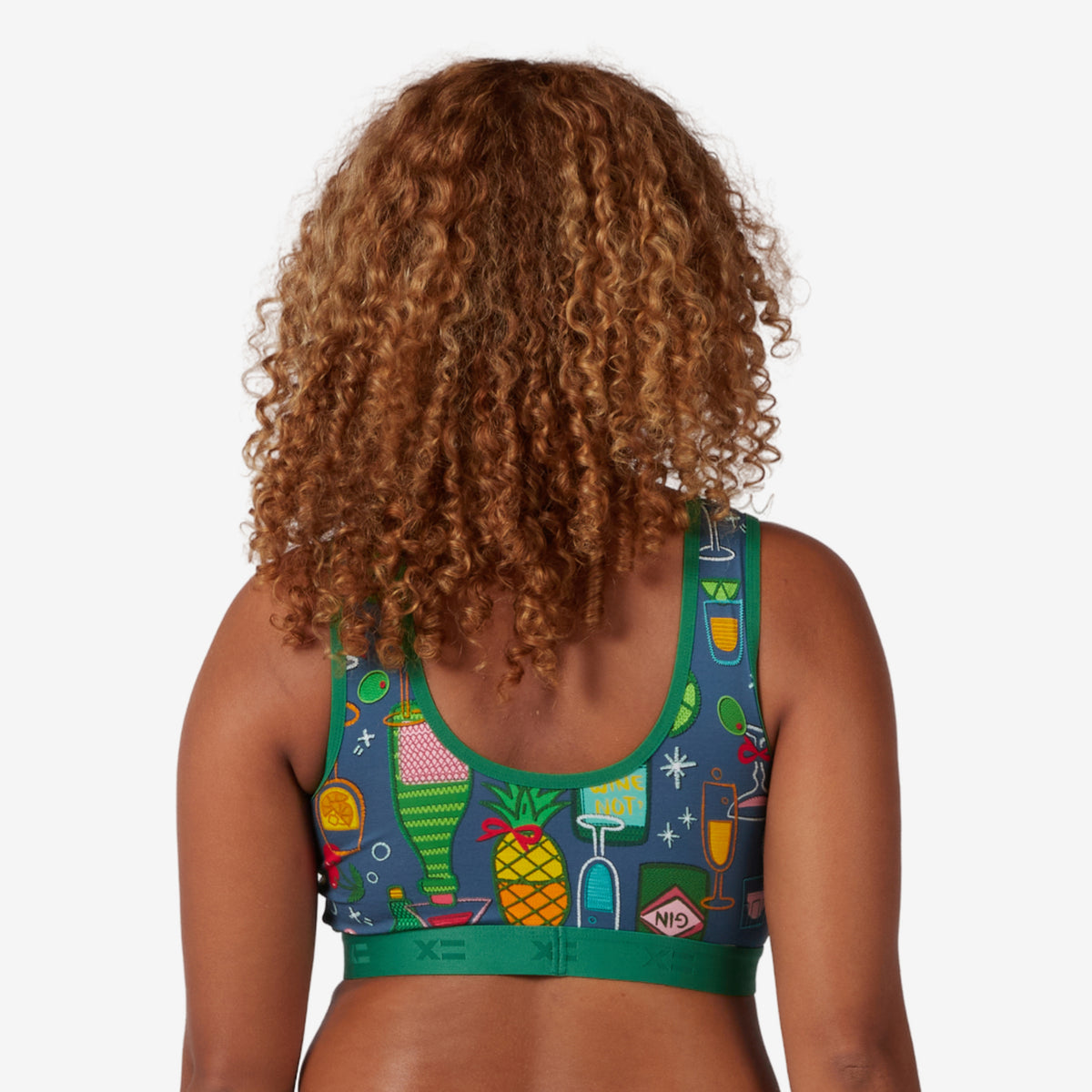 Model: Neveah is 5'7" and wears a Medium