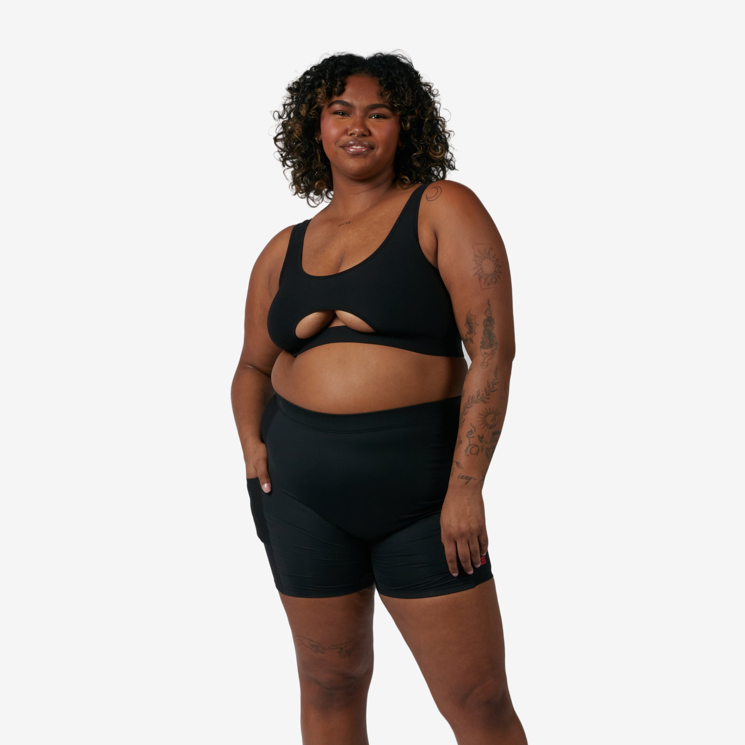 Model: Maliyah is 5'7" and wears a 2X