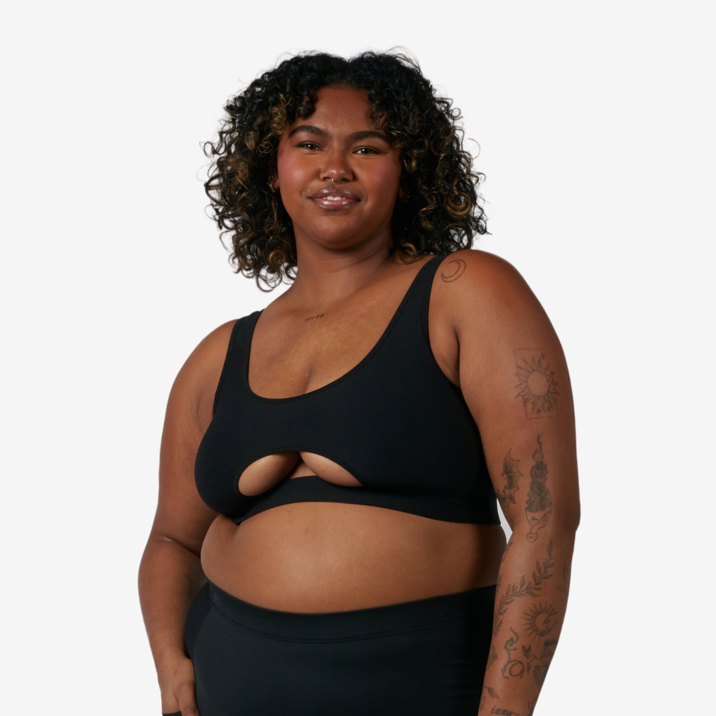 Model: Maliyah is 5'7" and wears a 2X