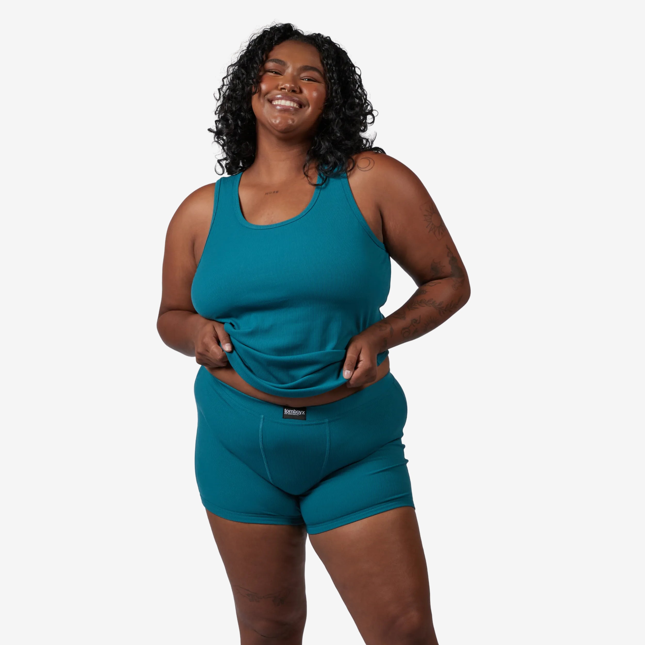 Model: Maliyah is 5'7" and wears a 2X