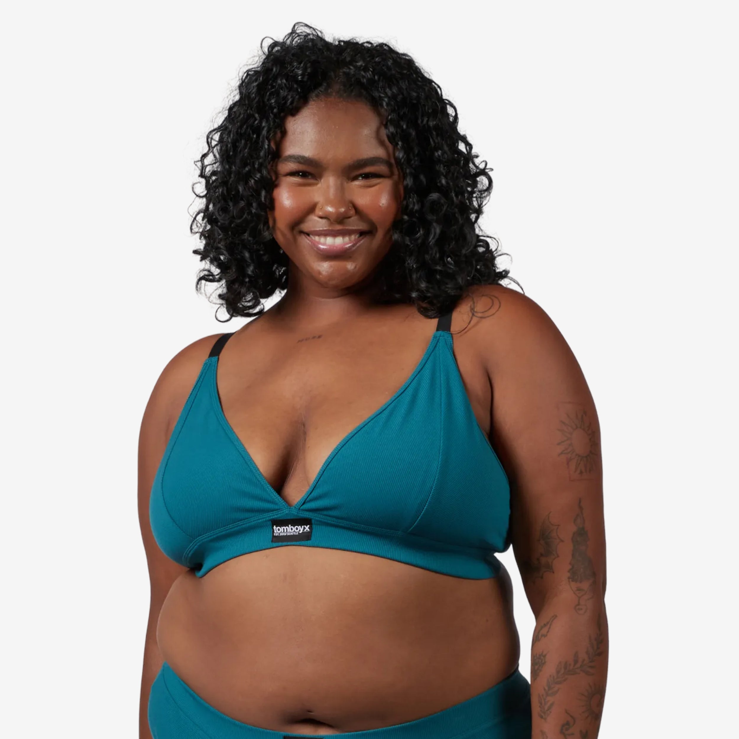 Model: Maliyah is 5'7" and wears a 2X