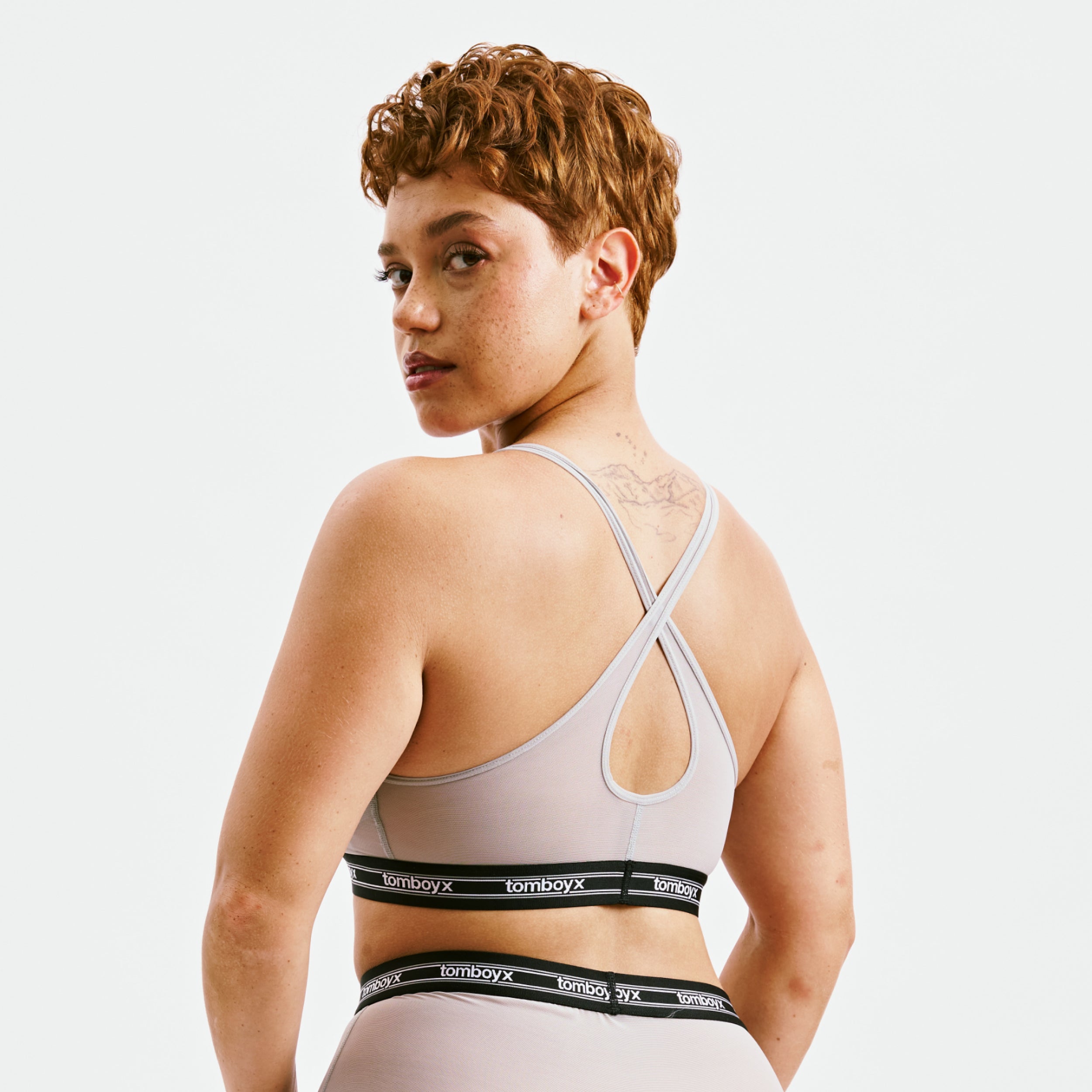 Model: Ariana is 5'7" and wears a medium
